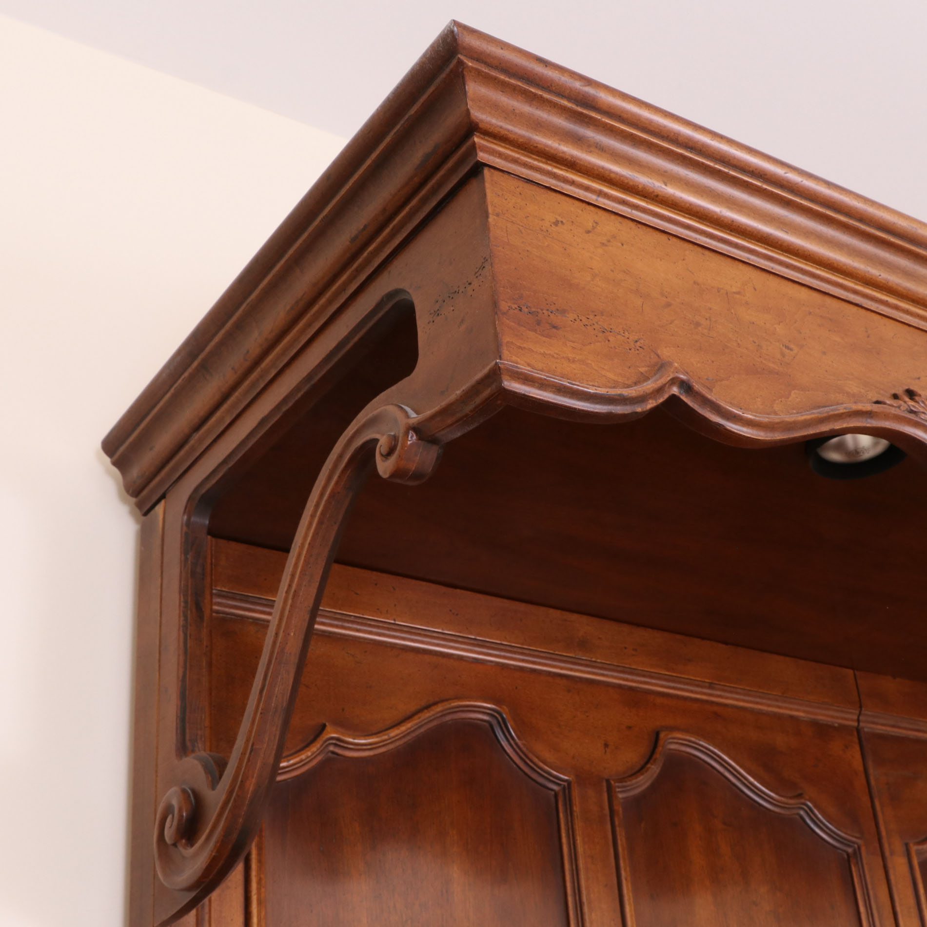 Henredon "Villandry" Queen Size Illuminated Half-Tester Bed