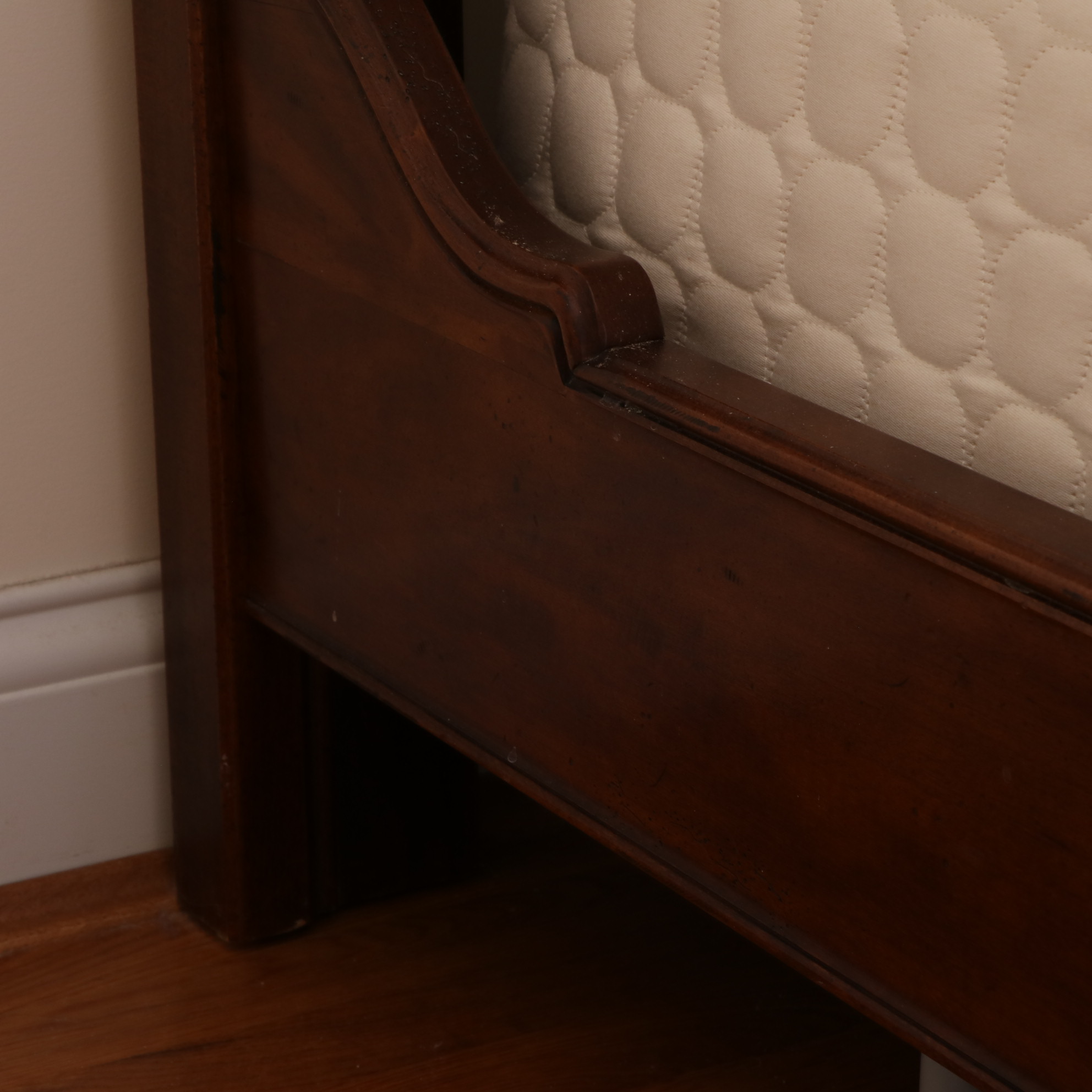 Henredon "Villandry" Queen Size Illuminated Half-Tester Bed