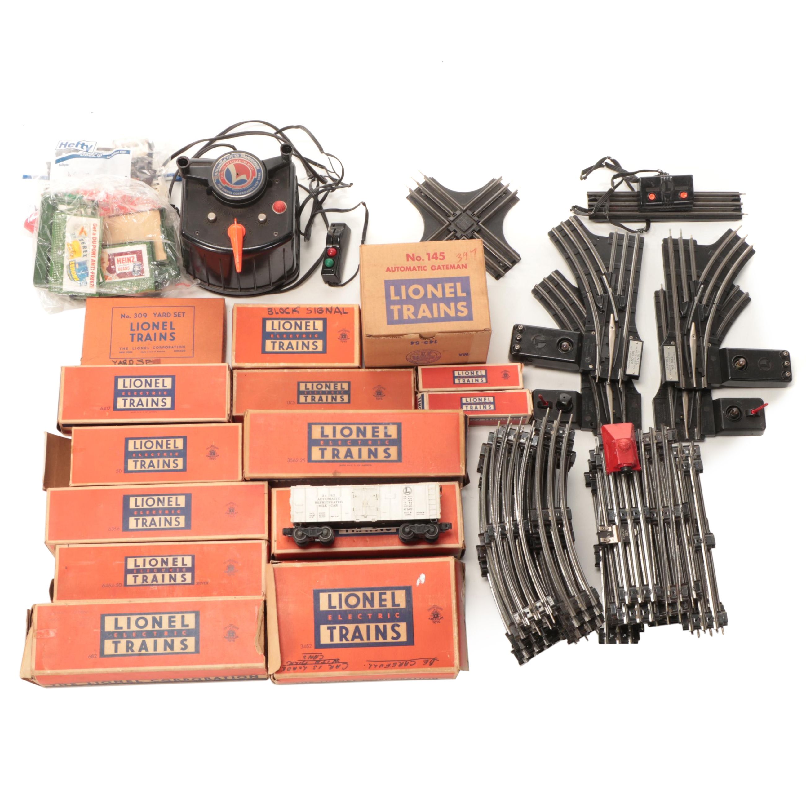 Lionel "O" Gauge Model RR Steam Locomotive, Freight Cars, Accessories, 1950s