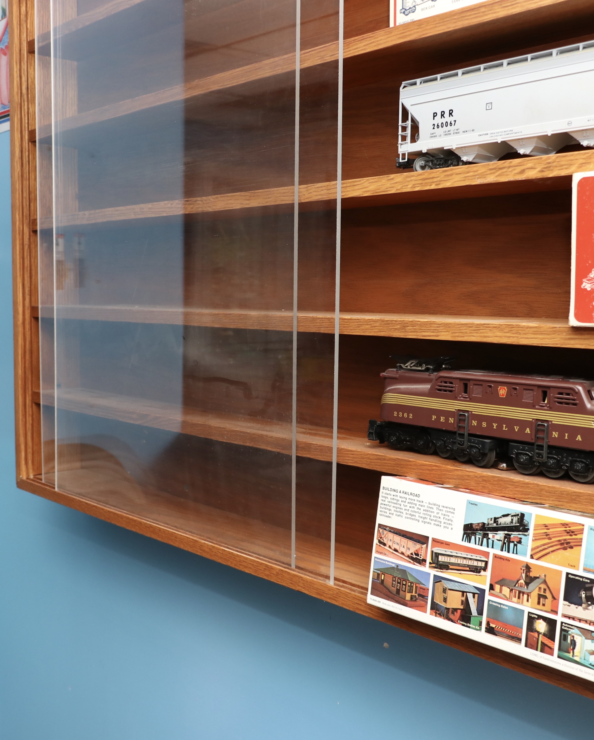 Model Train O Scale Oak Wall Mounted Display Case