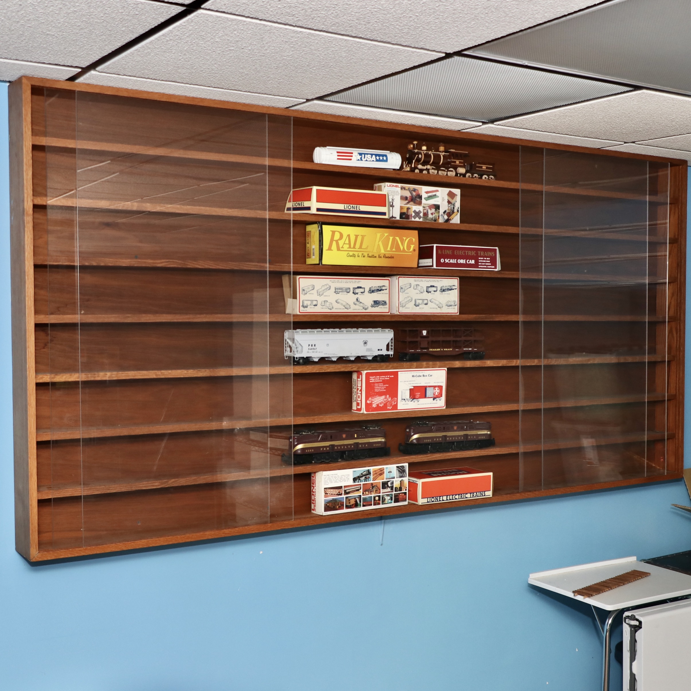 Model Train O Scale Oak Wall Mounted Display Case