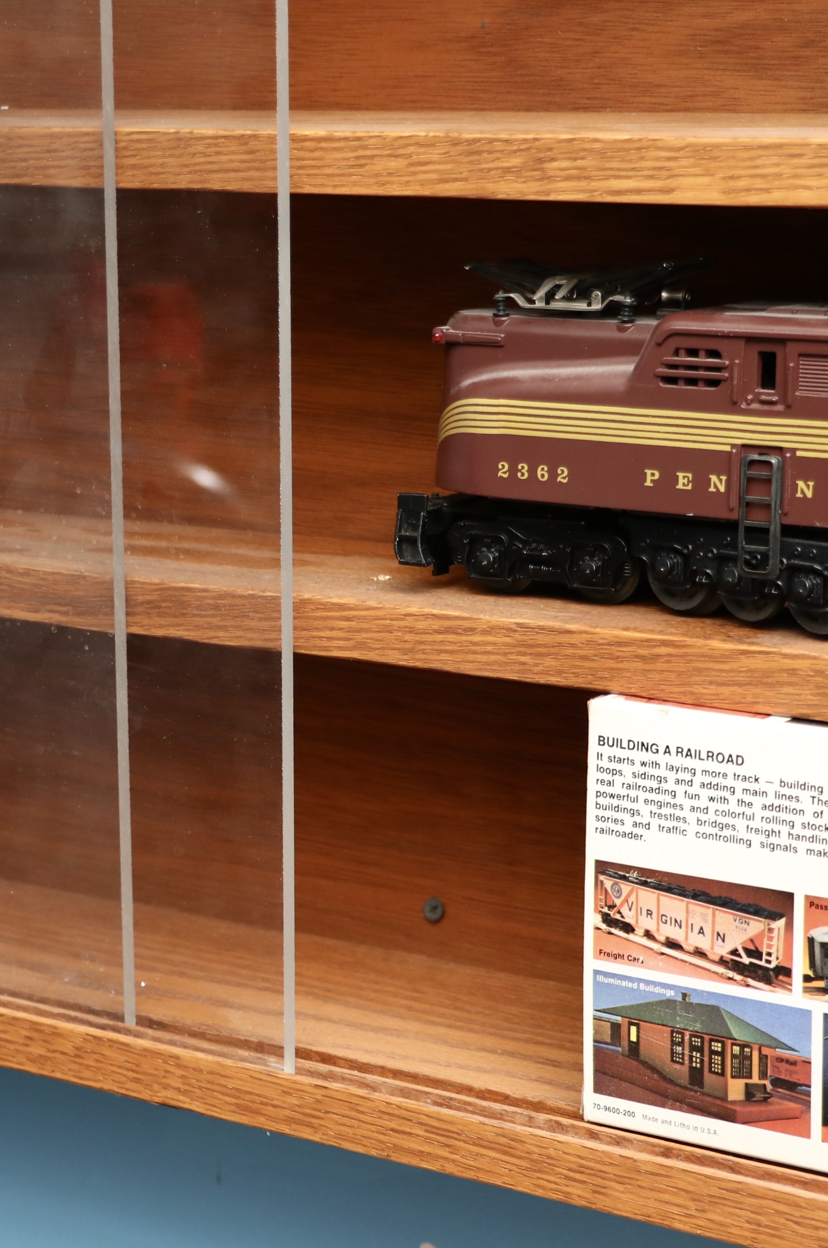 Model Train O Scale Oak Wall Mounted Display Case