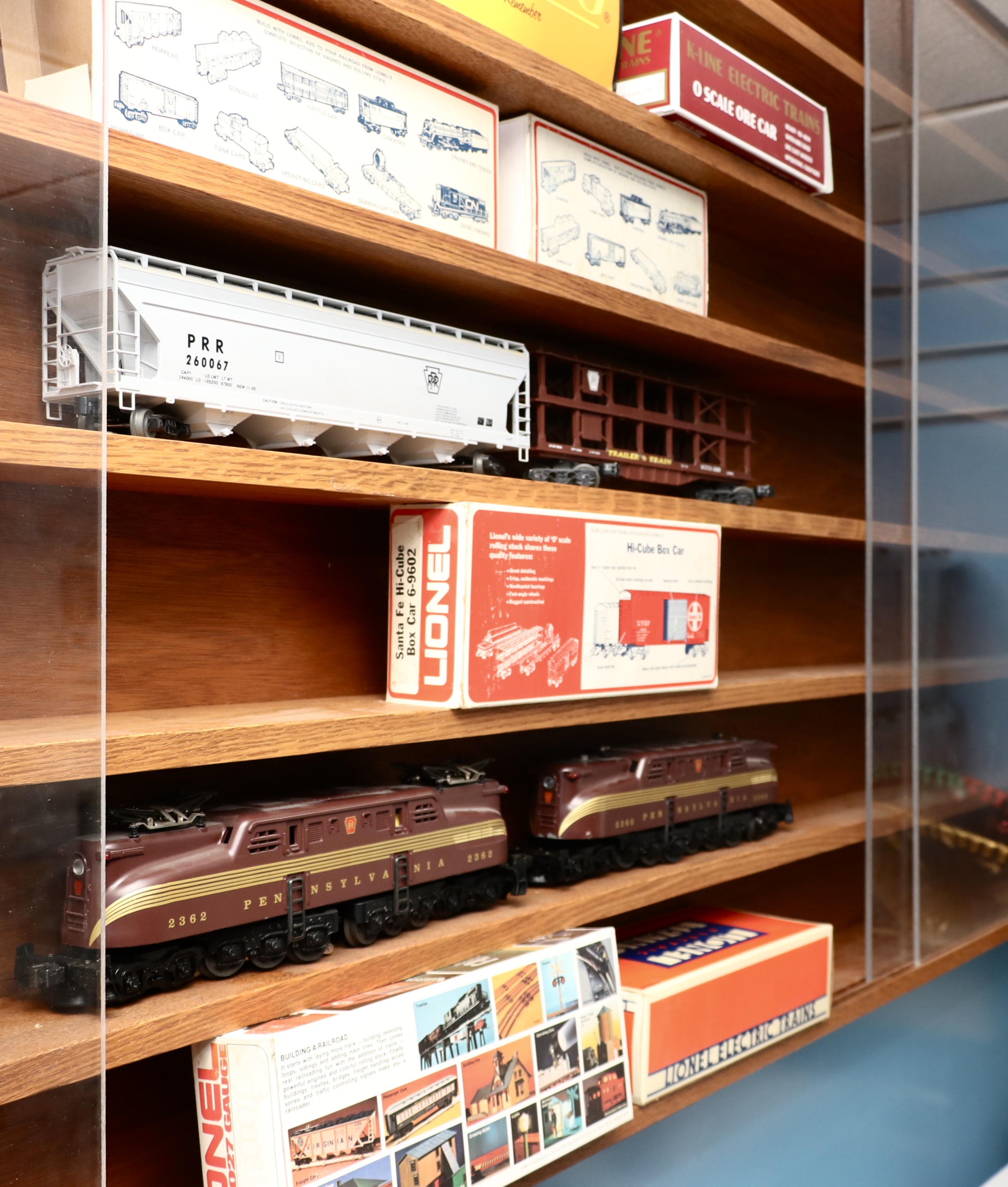 Model Train O Scale Oak Wall Mounted Display Case