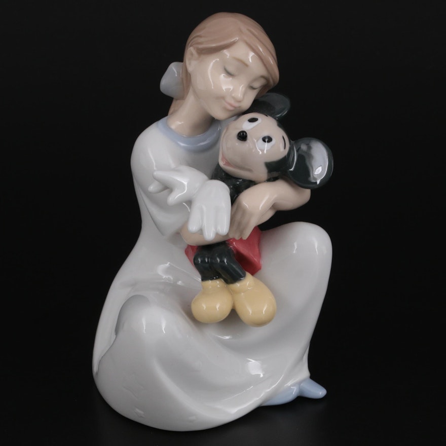Nao by Lladró "I Love You, Mickey" Figurine Designed by Eva Maria Cuerva
