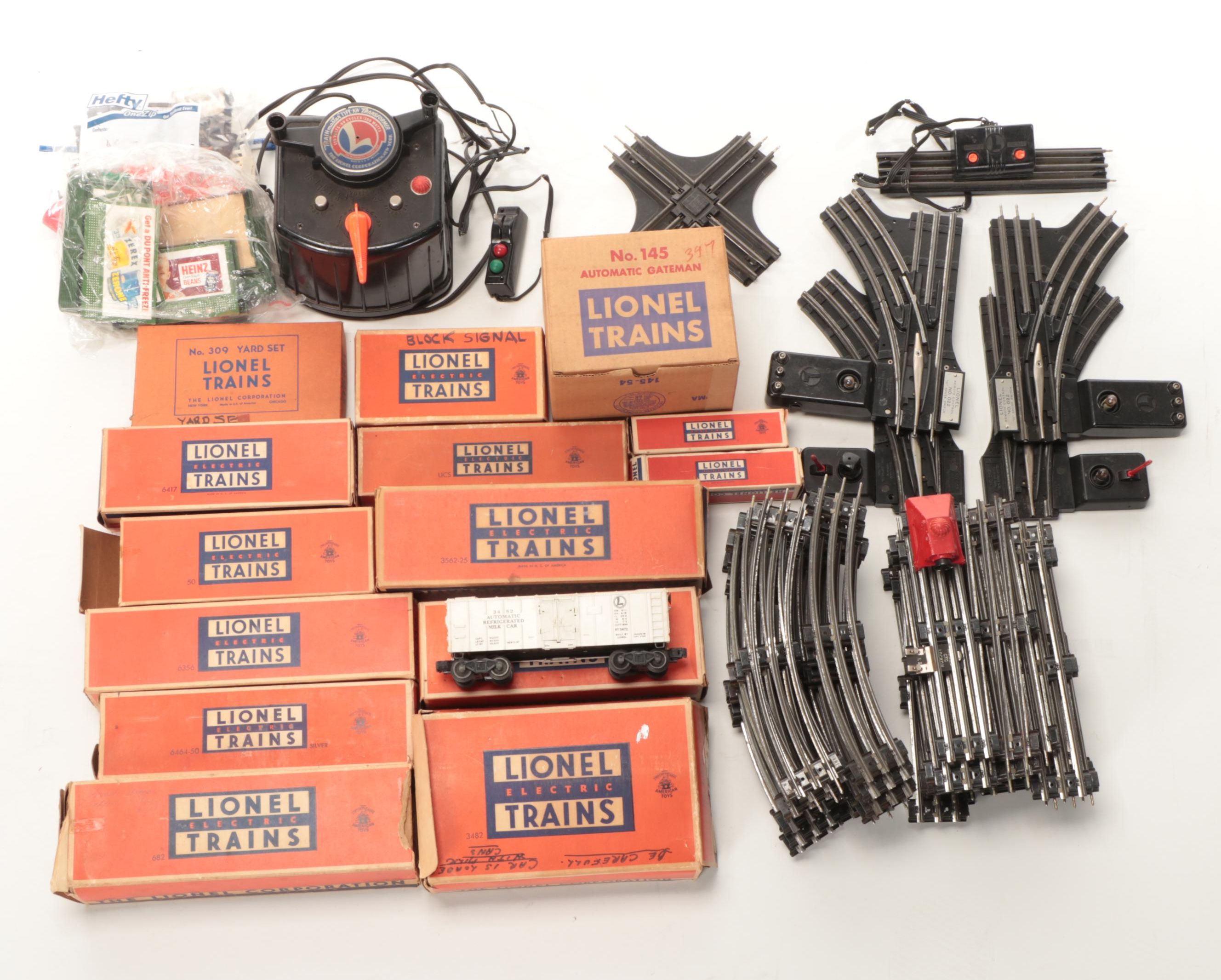 Lionel "O" Gauge Model RR Steam Locomotive, Freight Cars, Accessories, 1950s