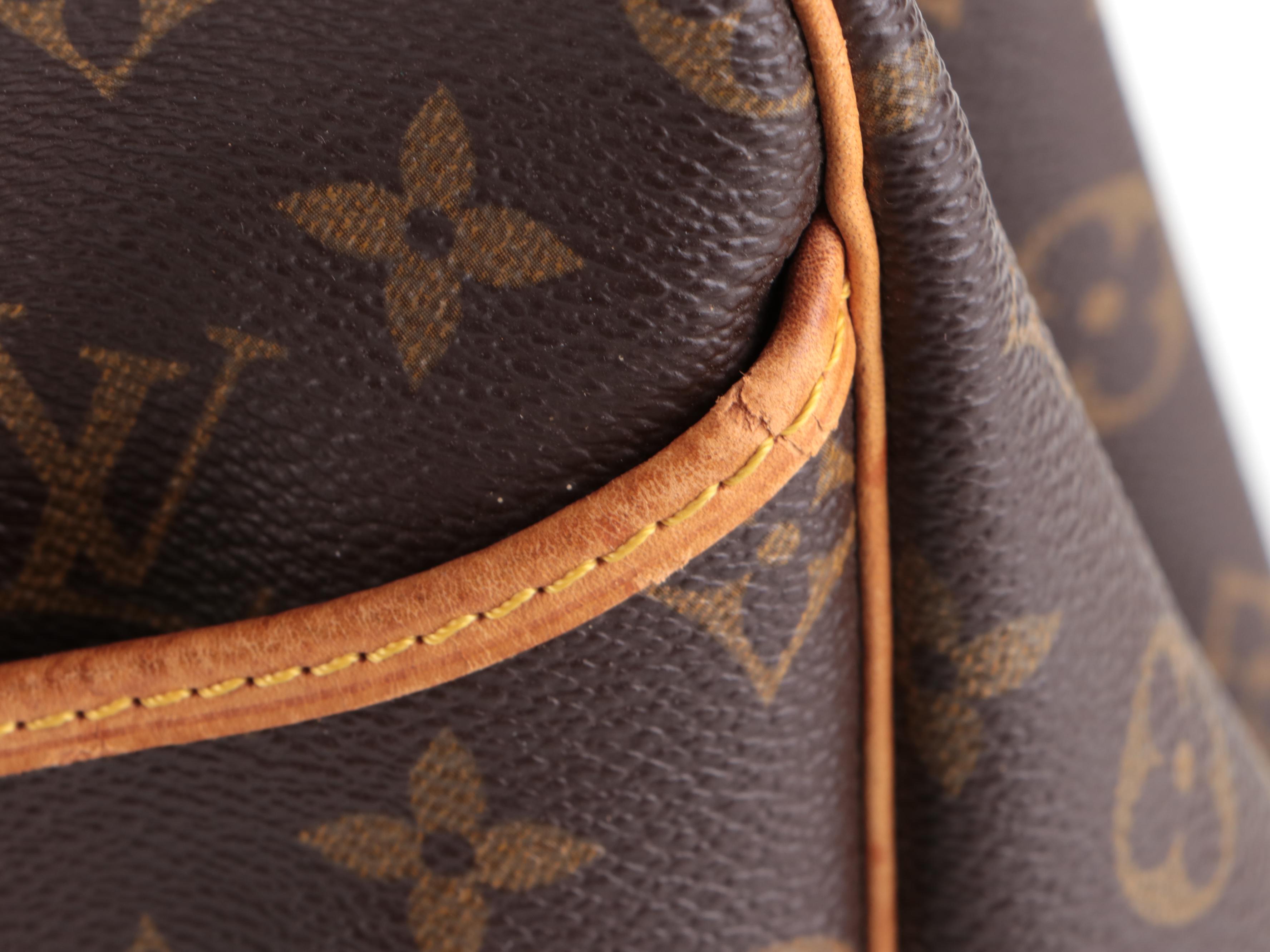 Louis Vuitton Deauville Travel Bag in Monogram Canvas and Vachetta Leather