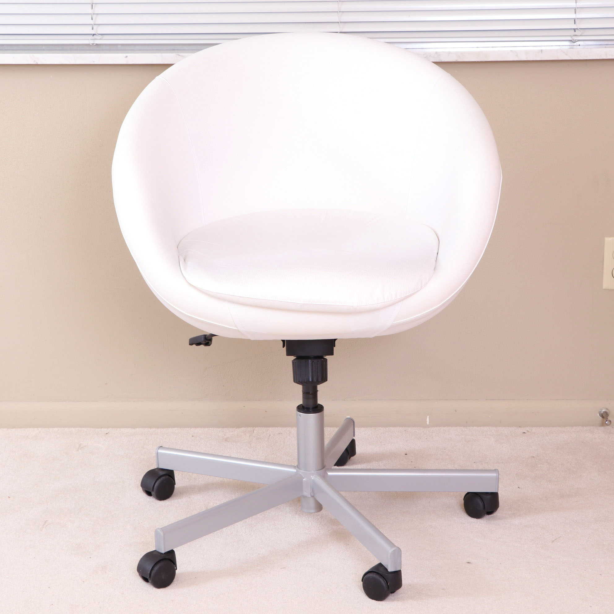 IKEA "Bjursta" Oak Veneer Extendable Table and "Skruvsta" Task Chair in White