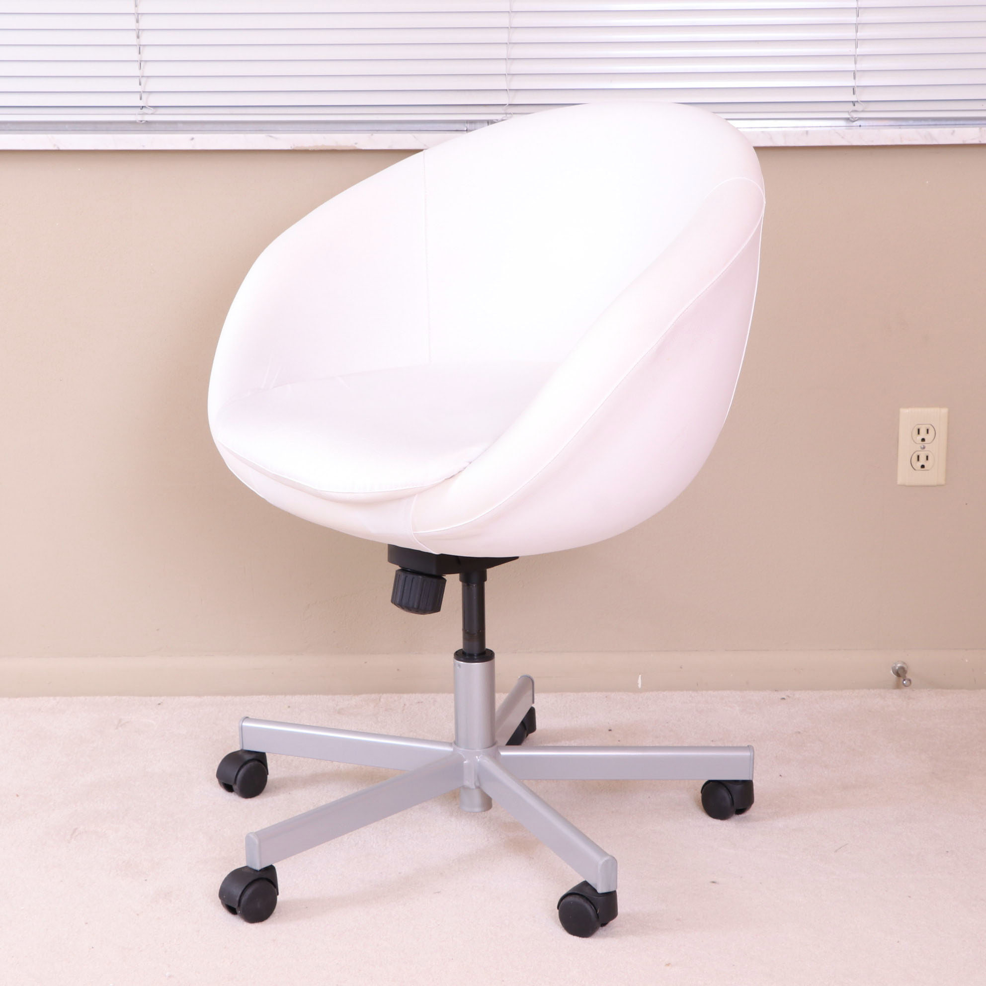 IKEA "Bjursta" Oak Veneer Extendable Table and "Skruvsta" Task Chair in White