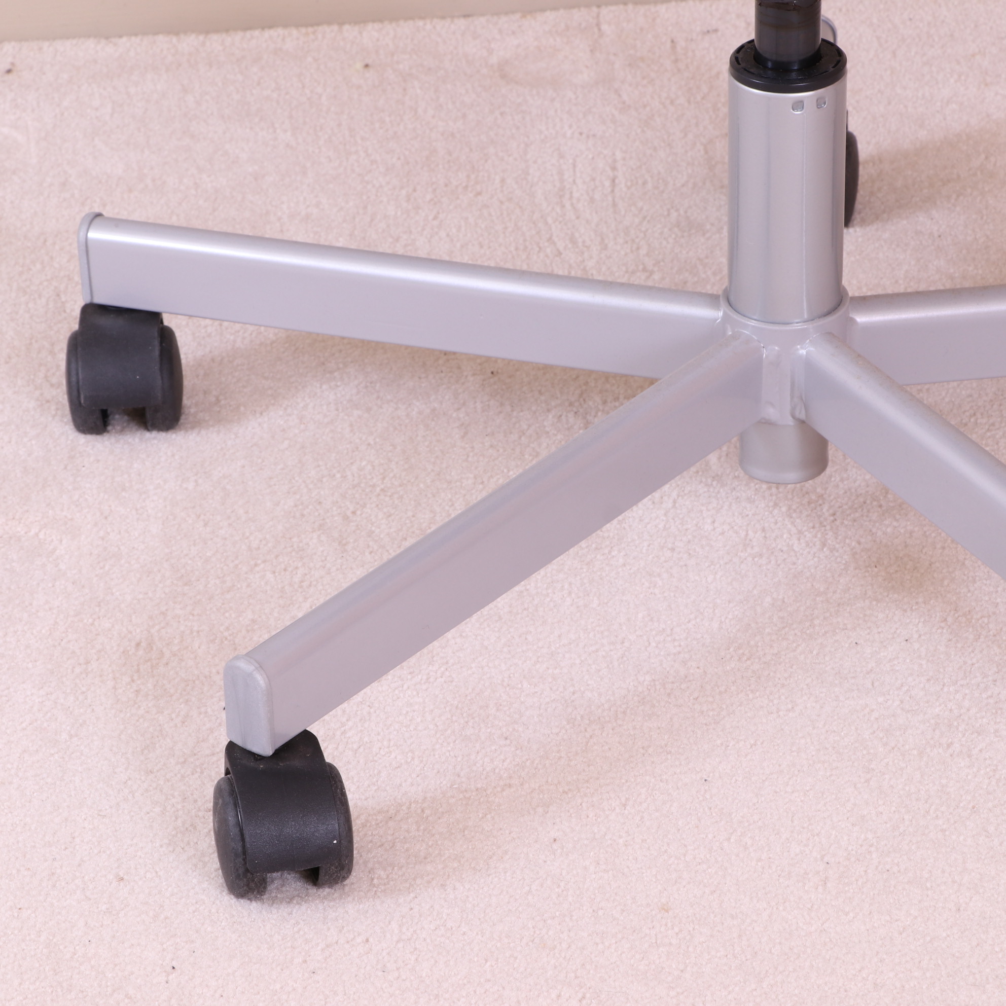 IKEA "Bjursta" Oak Veneer Extendable Table and "Skruvsta" Task Chair in White