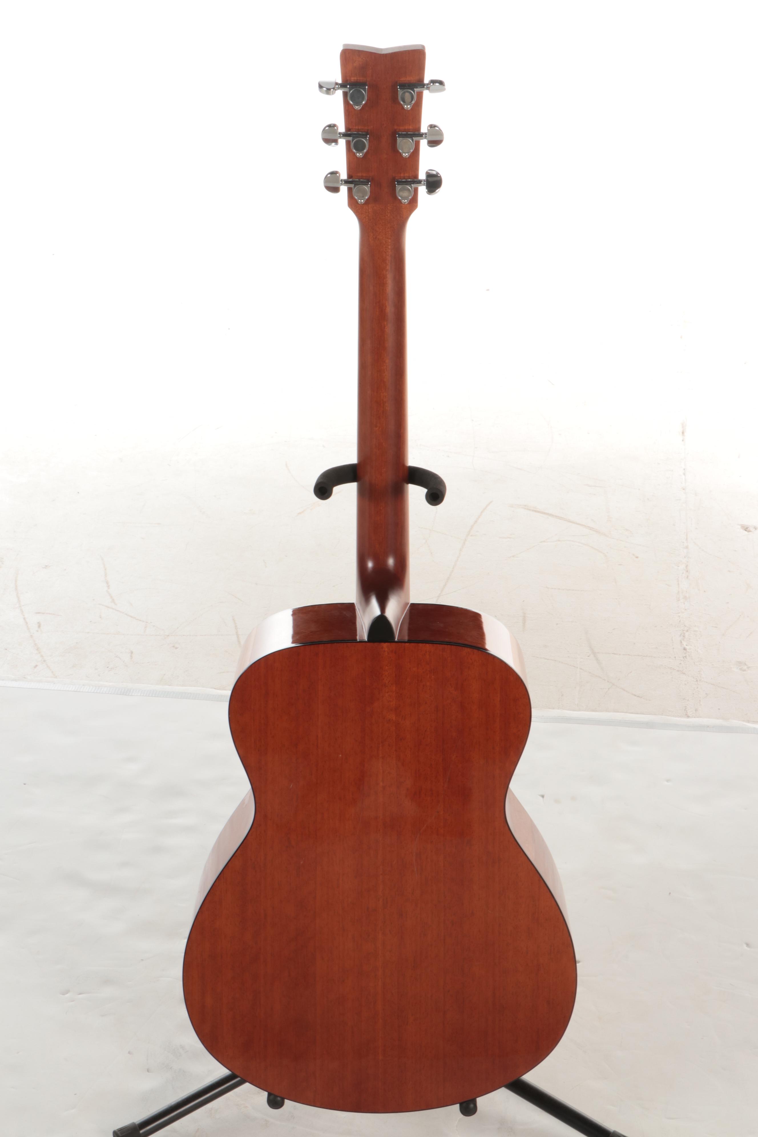 Yamaha Dreadnought Acoustic Guitar with Hardshell Case, 2012