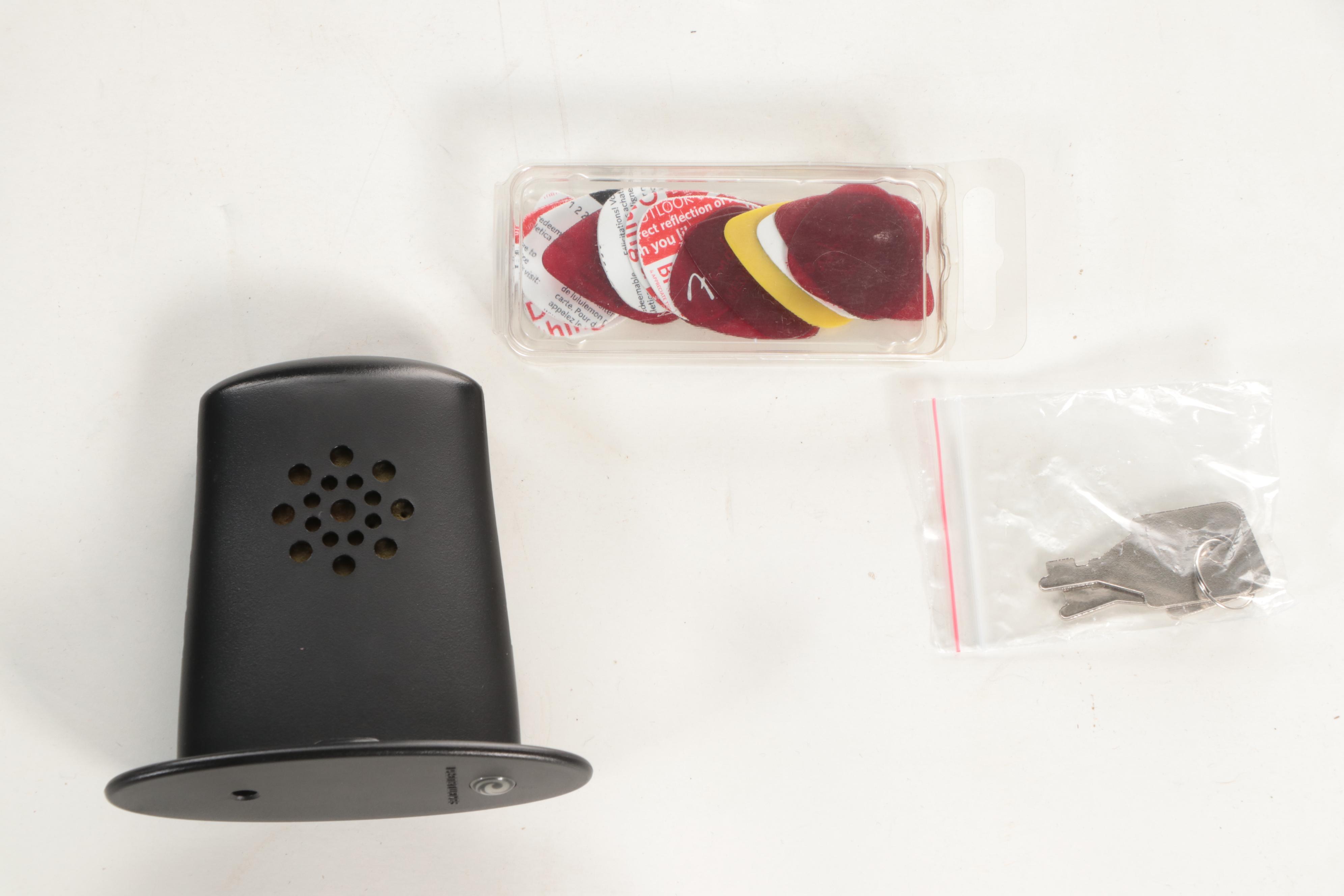 Yamaha Dreadnought Acoustic Guitar with Hardshell Case, 2012