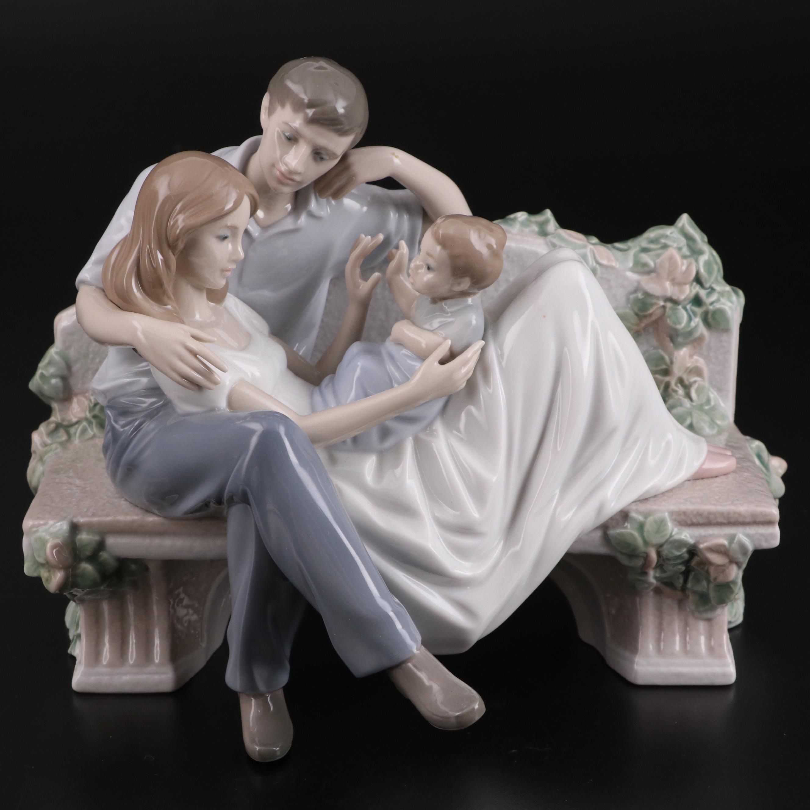 Lladró "A Priceless Moment Couple" Figurine Designed by Marco Antonio Noguerón