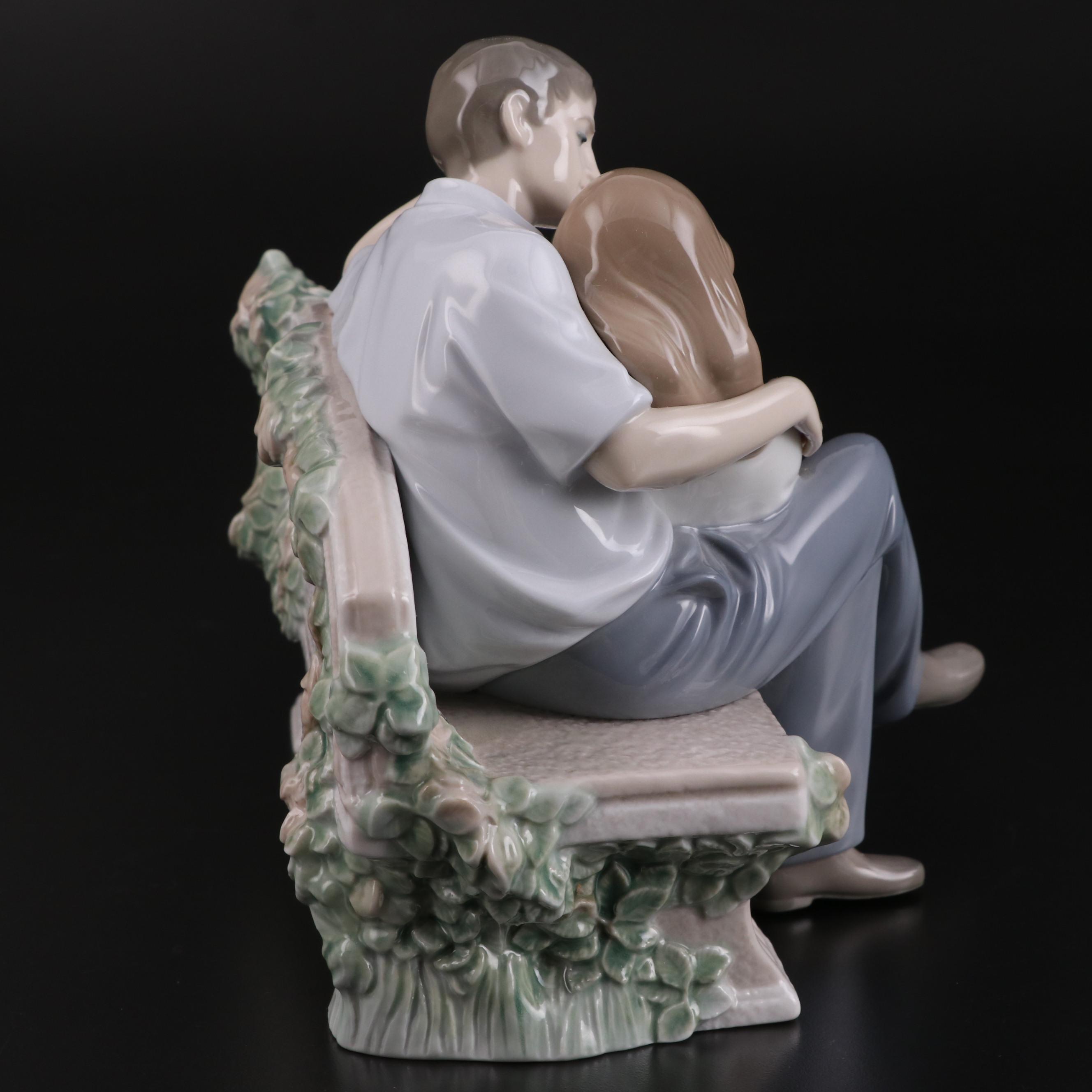 Lladró "A Priceless Moment Couple" Figurine Designed by Marco Antonio Noguerón