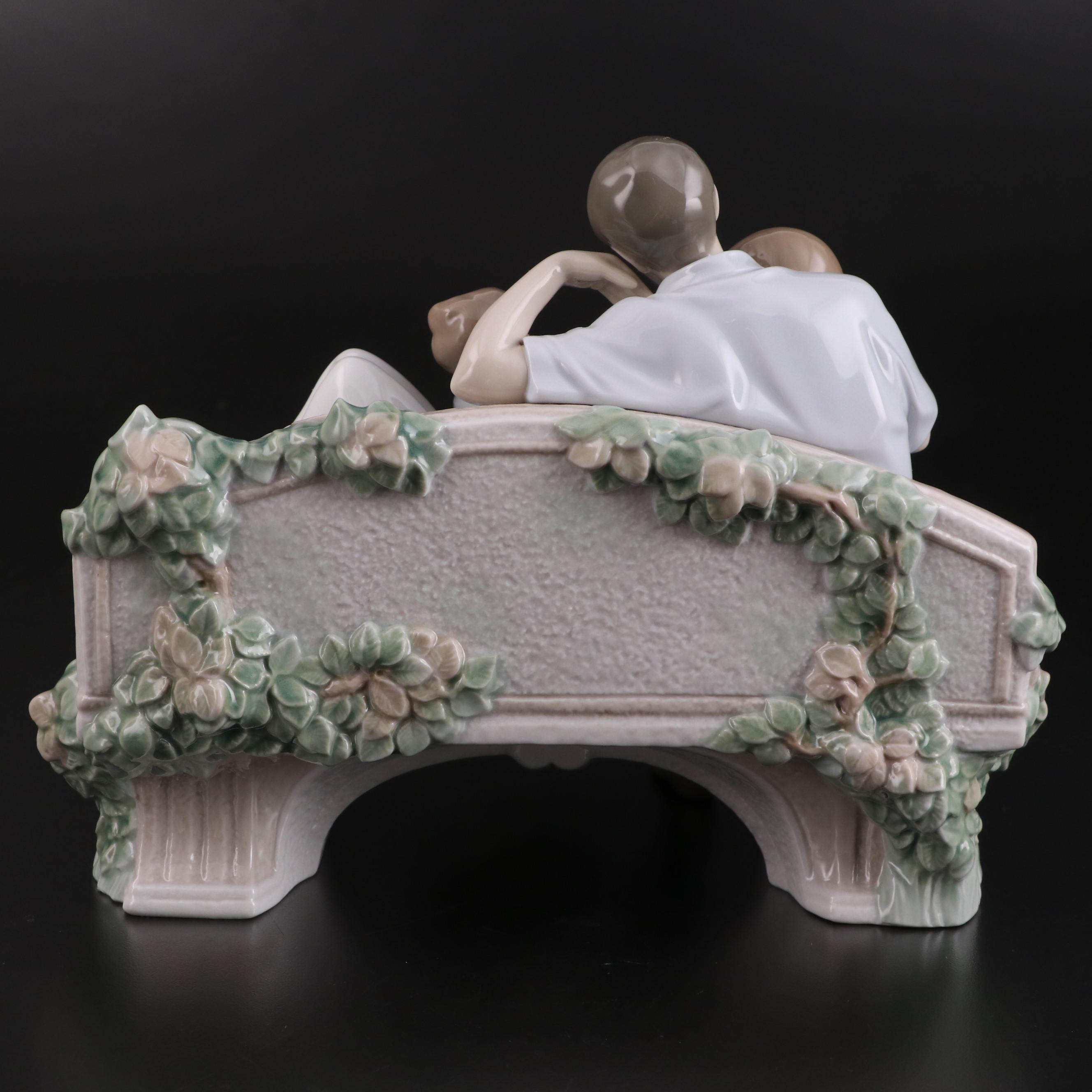 Lladró "A Priceless Moment Couple" Figurine Designed by Marco Antonio Noguerón