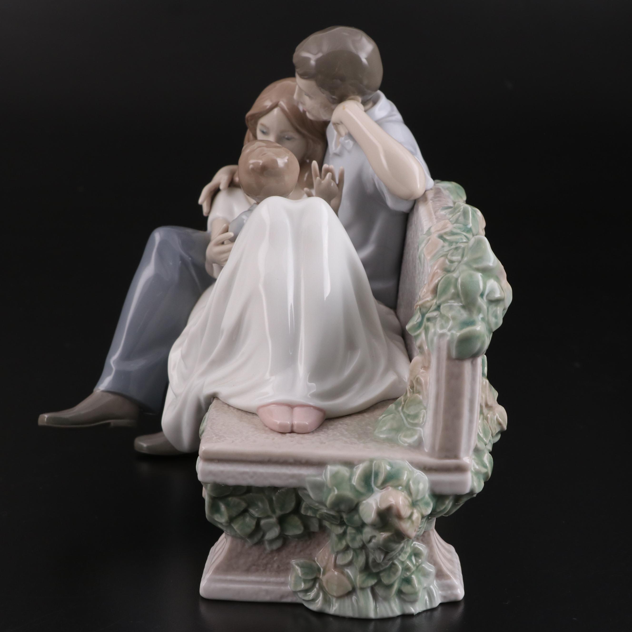 Lladró "A Priceless Moment Couple" Figurine Designed by Marco Antonio Noguerón