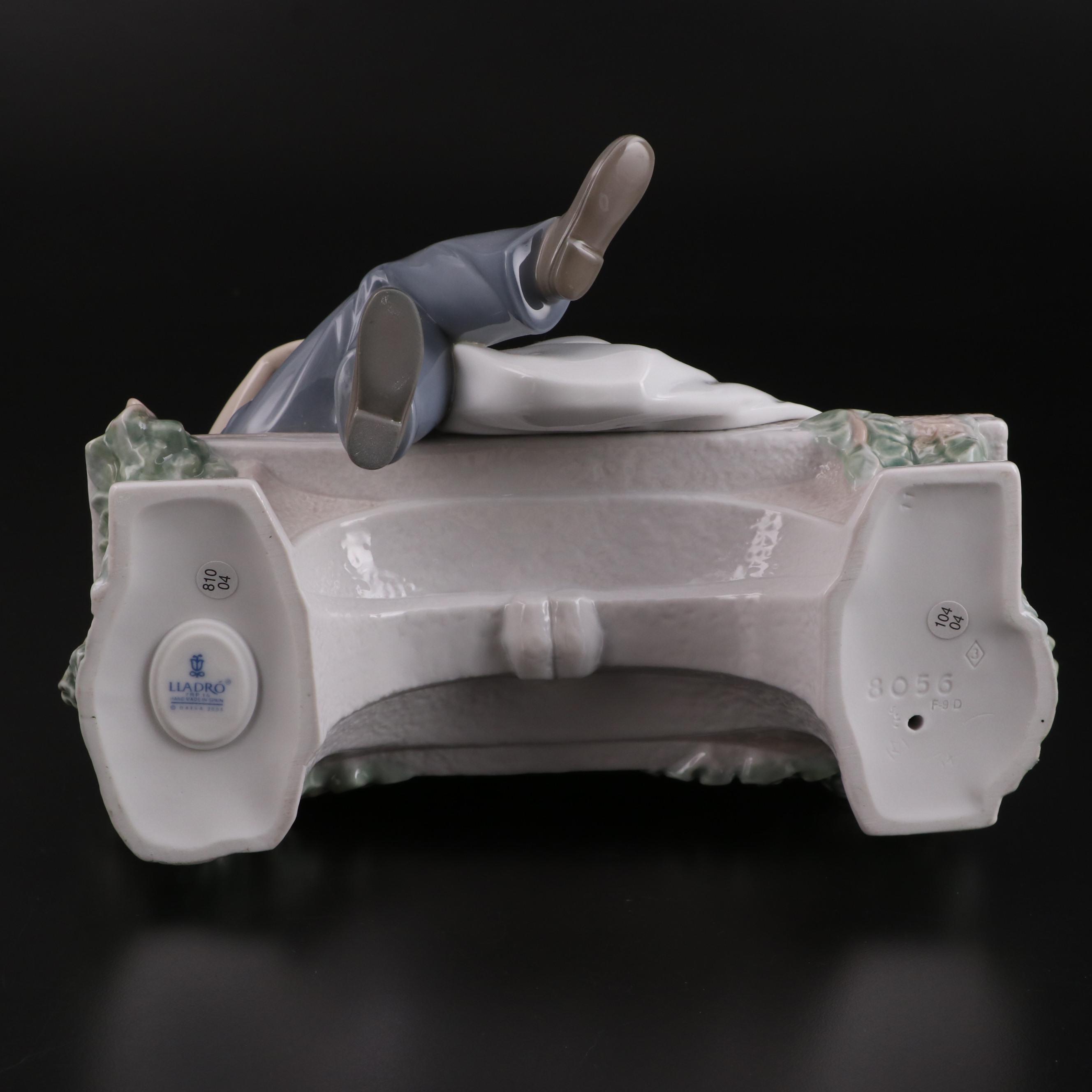 Lladró "A Priceless Moment Couple" Figurine Designed by Marco Antonio Noguerón