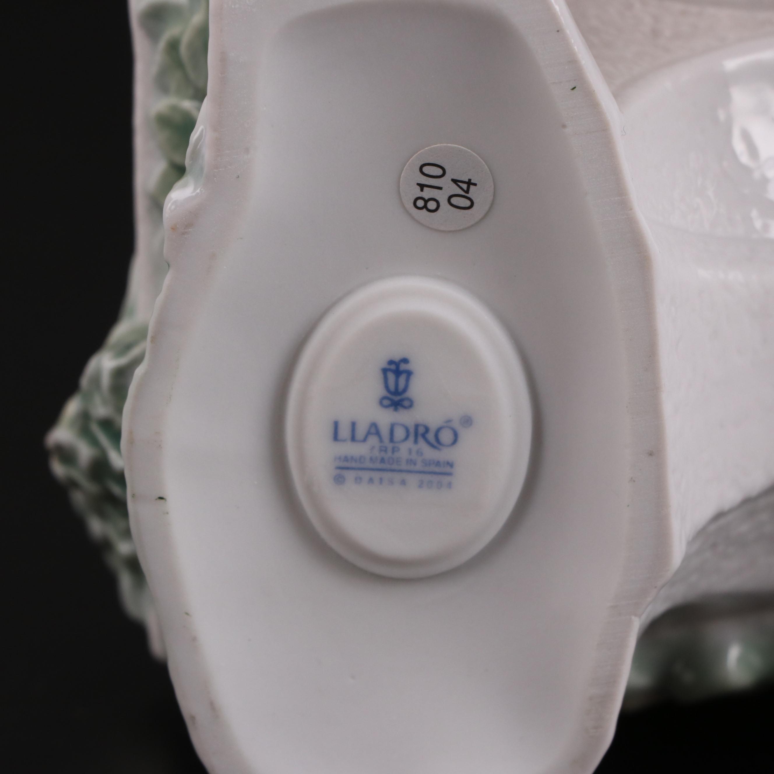 Lladró "A Priceless Moment Couple" Figurine Designed by Marco Antonio Noguerón