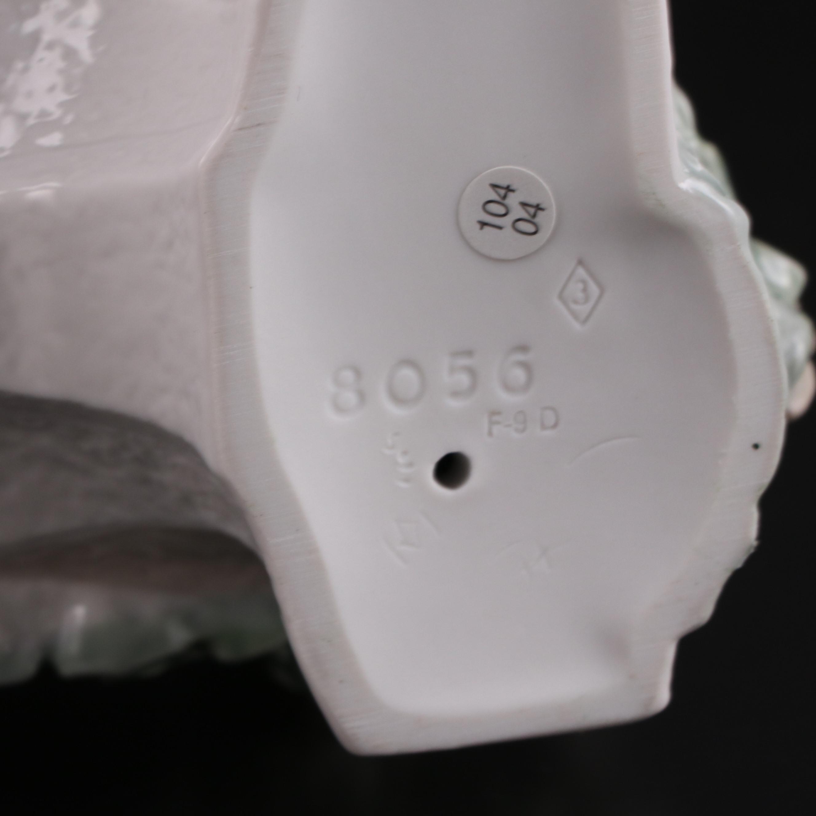 Lladró "A Priceless Moment Couple" Figurine Designed by Marco Antonio Noguerón