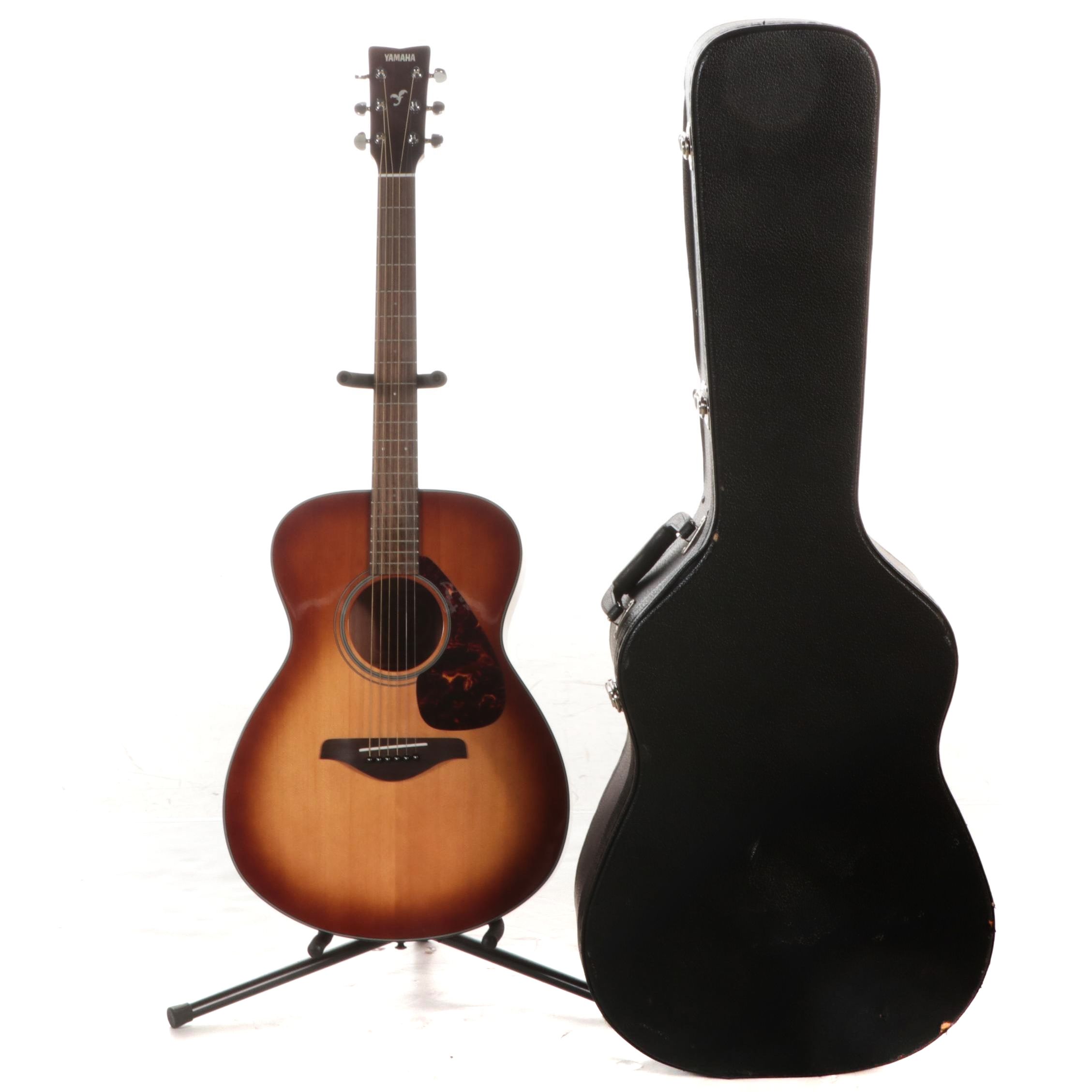 Yamaha Dreadnought Acoustic Guitar with Hardshell Case, 2012