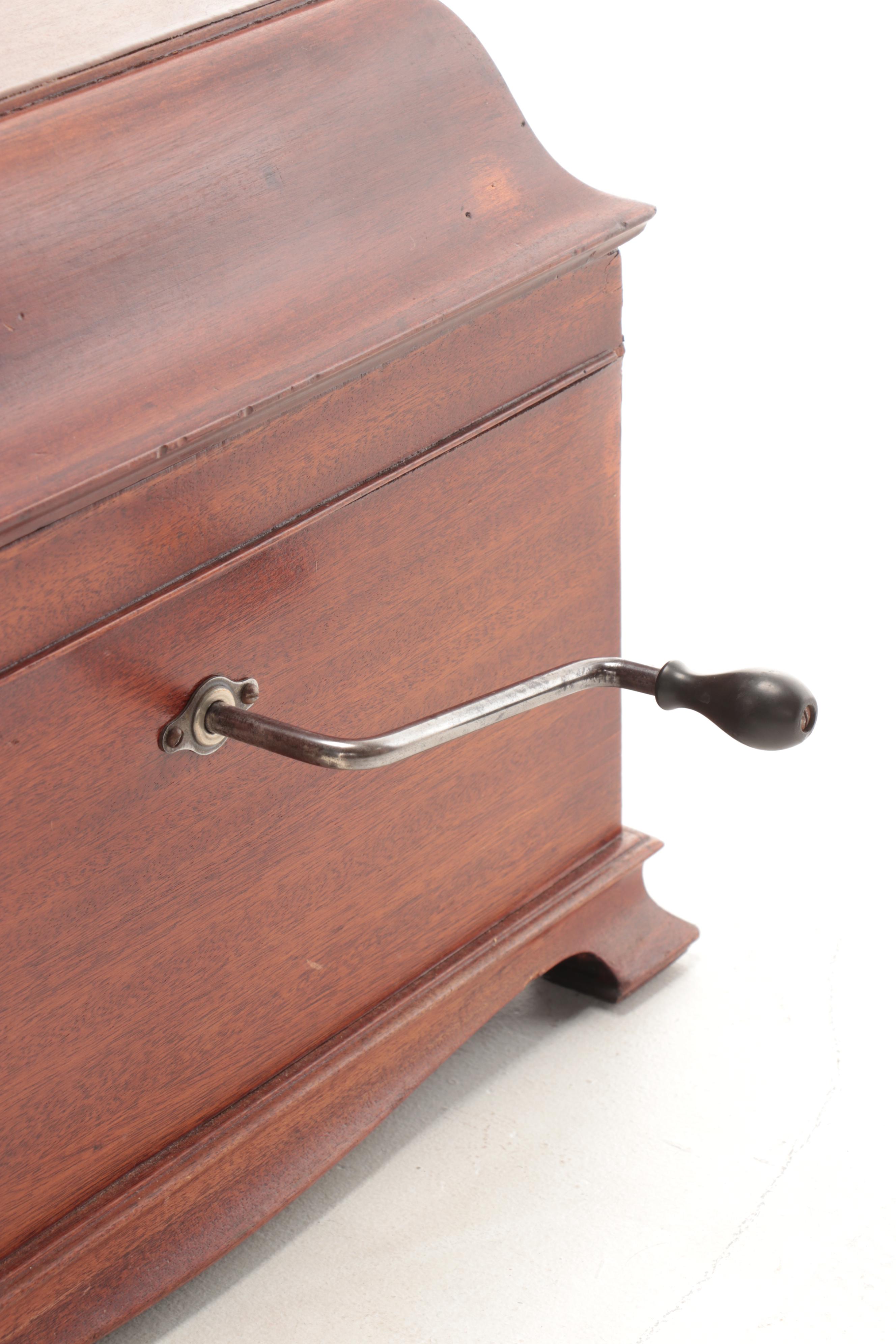 Victor Talking Machine Company Mahogany Victrola Portable Phonograph Player