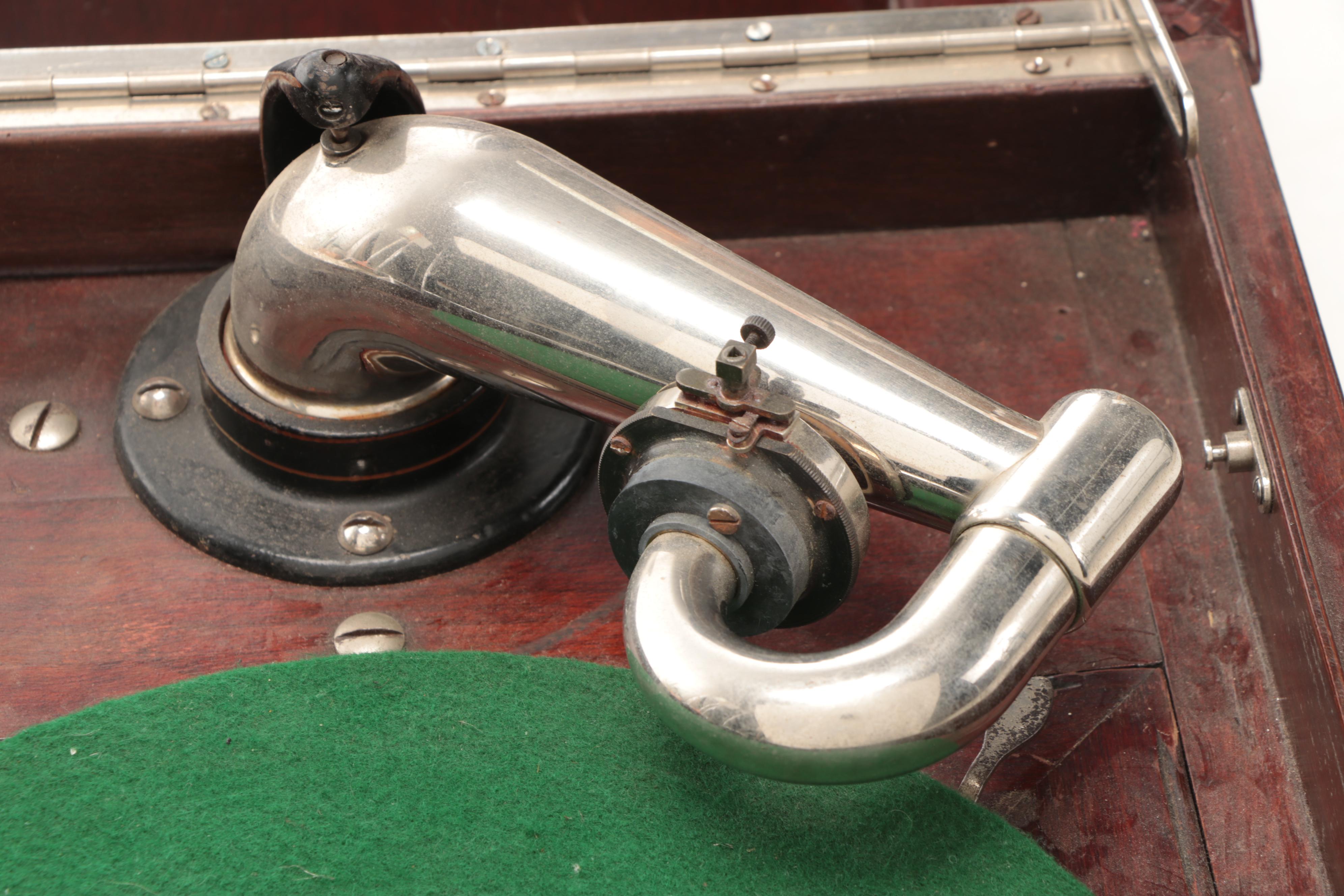 Victor Talking Machine Company Mahogany Victrola Portable Phonograph Player