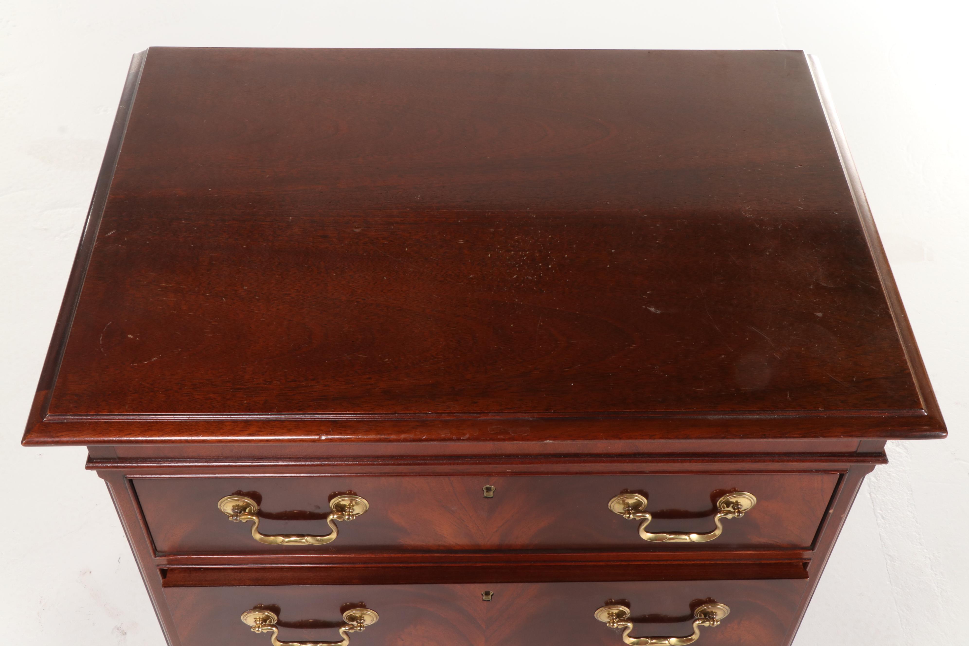 Hickory Chair Company "Historical James River Plantation" Mahogany Bedside Chest