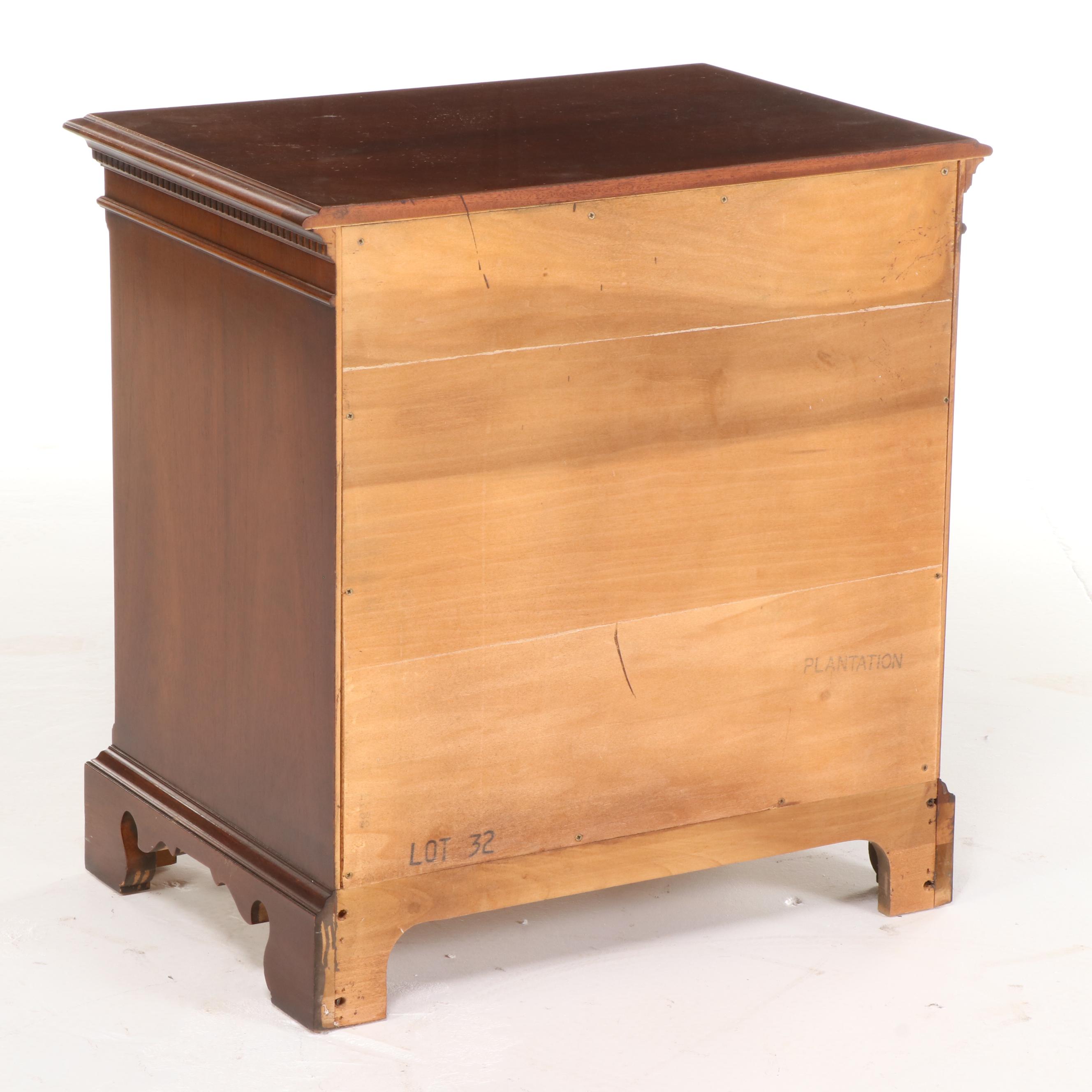 Hickory Chair Company "Historical James River Plantation" Mahogany Bedside Chest