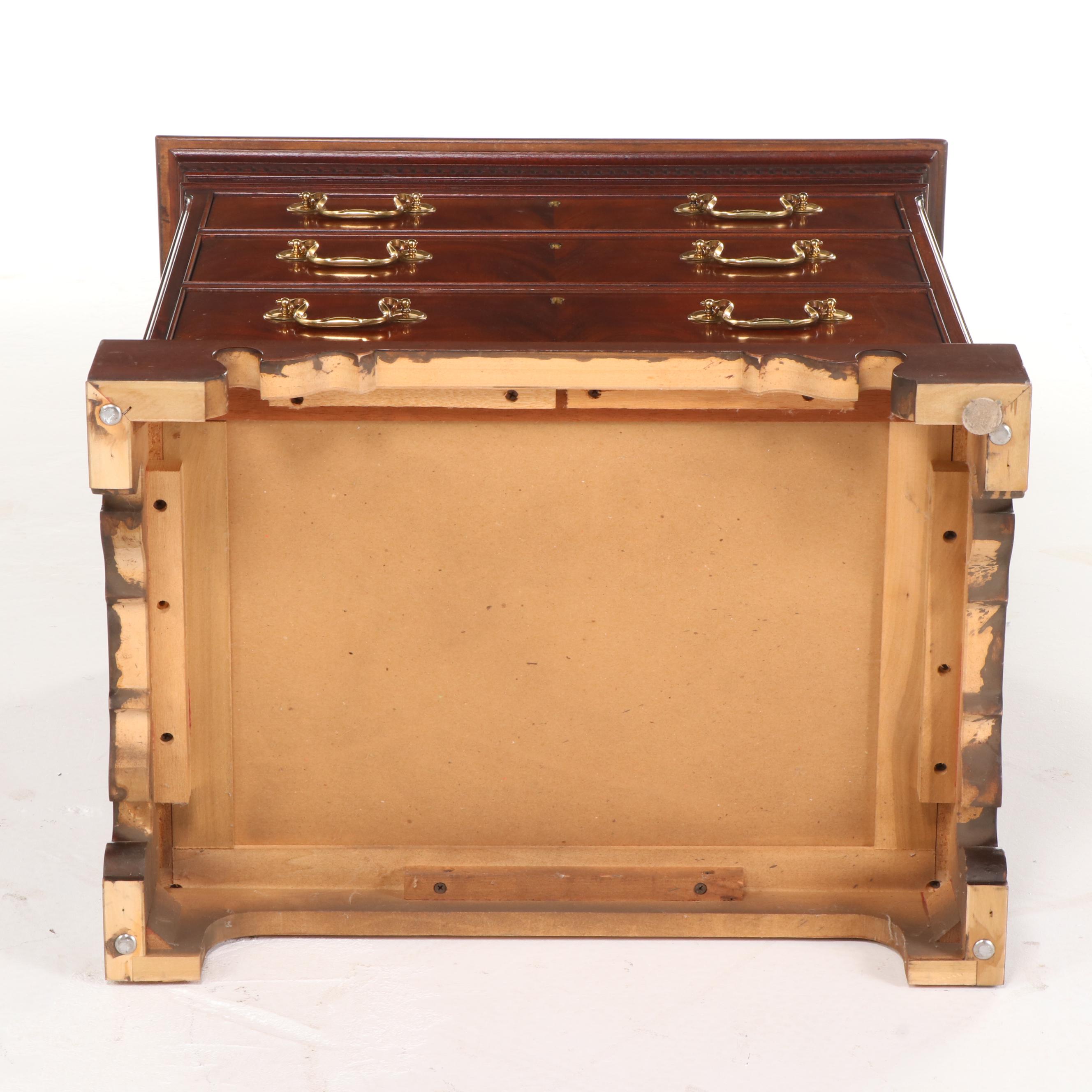 Hickory Chair Company "Historical James River Plantation" Mahogany Bedside Chest