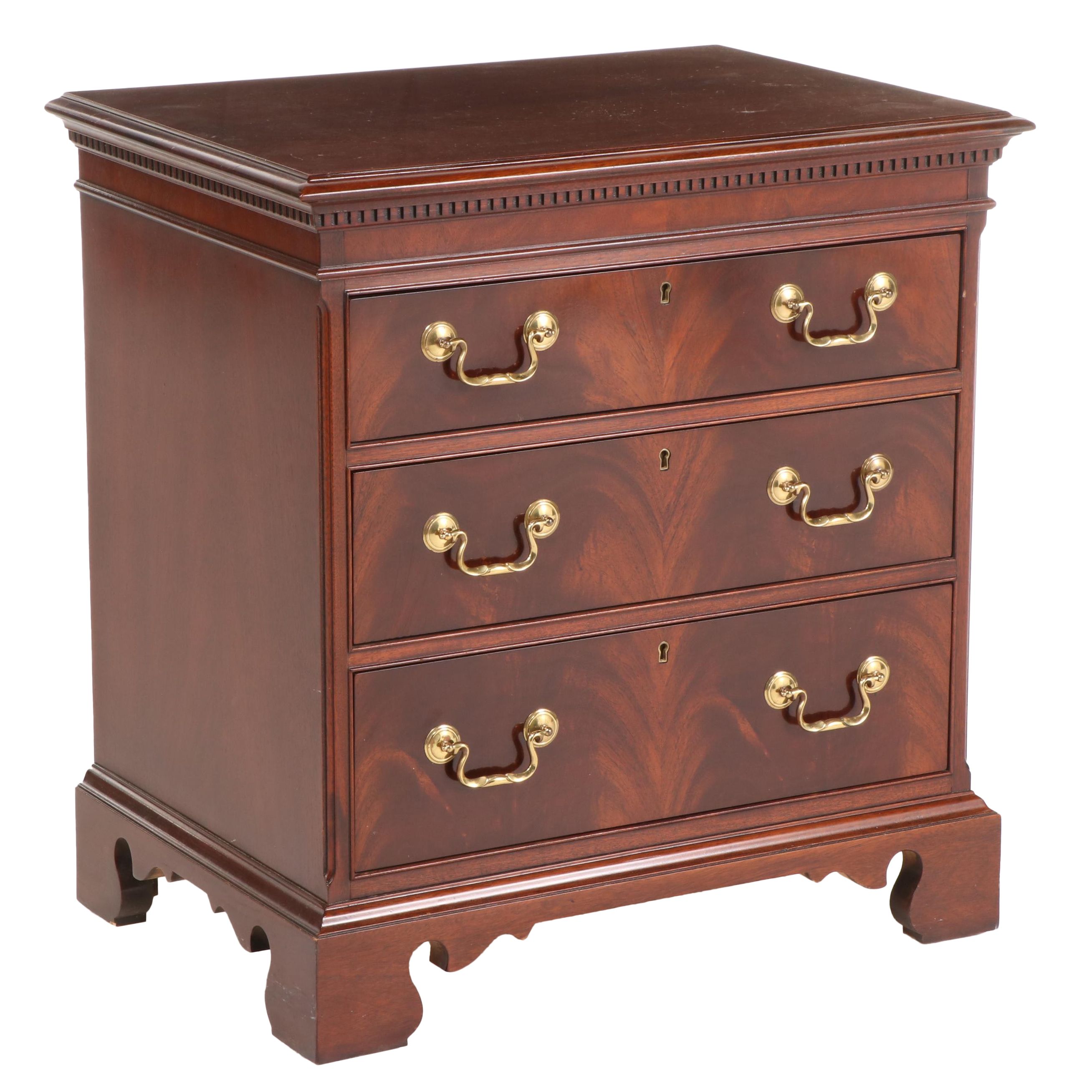 Hickory Chair Company "Historical James River Plantation" Mahogany Bedside Chest