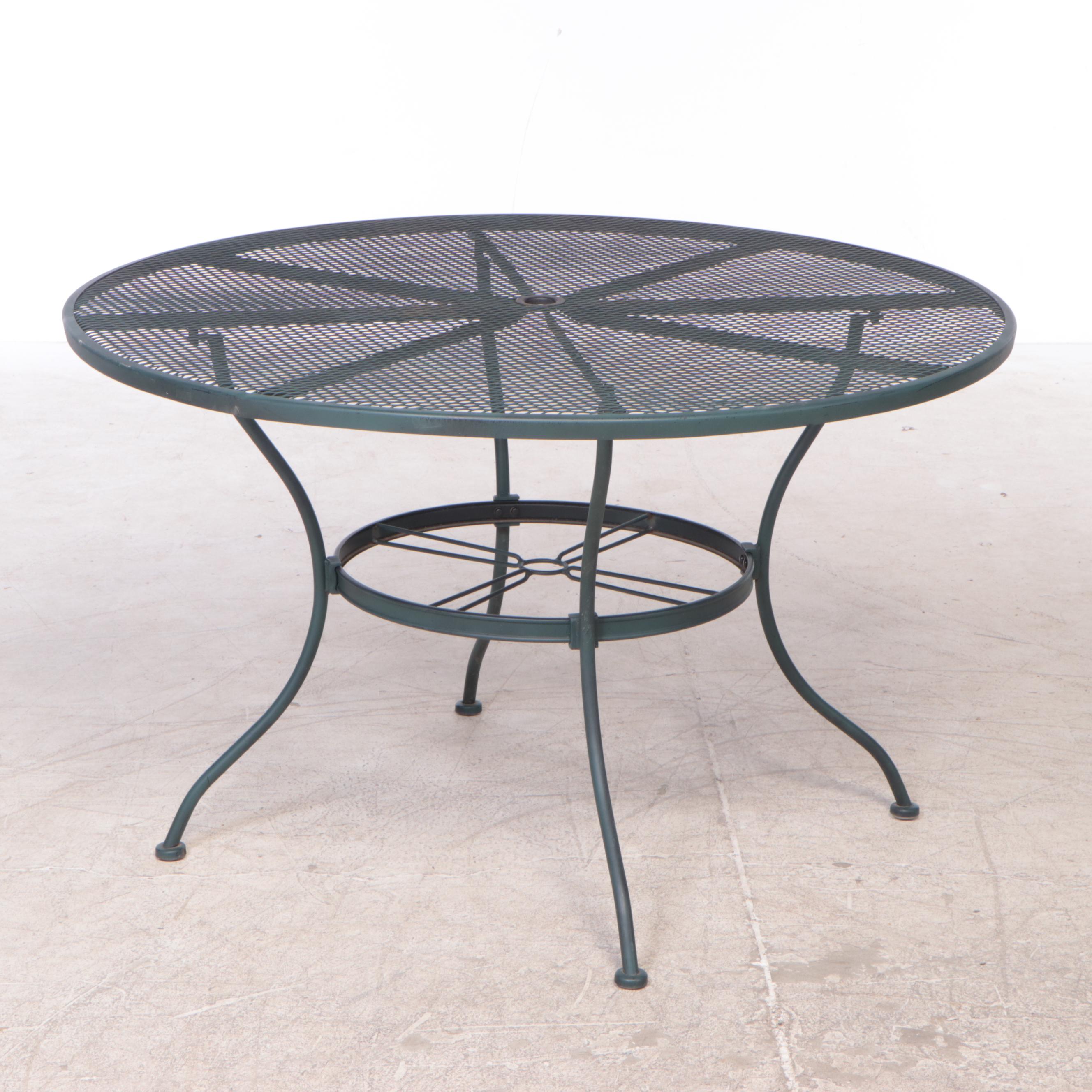 Green Painted Metal Mesh Patio Dining Table and Chairs