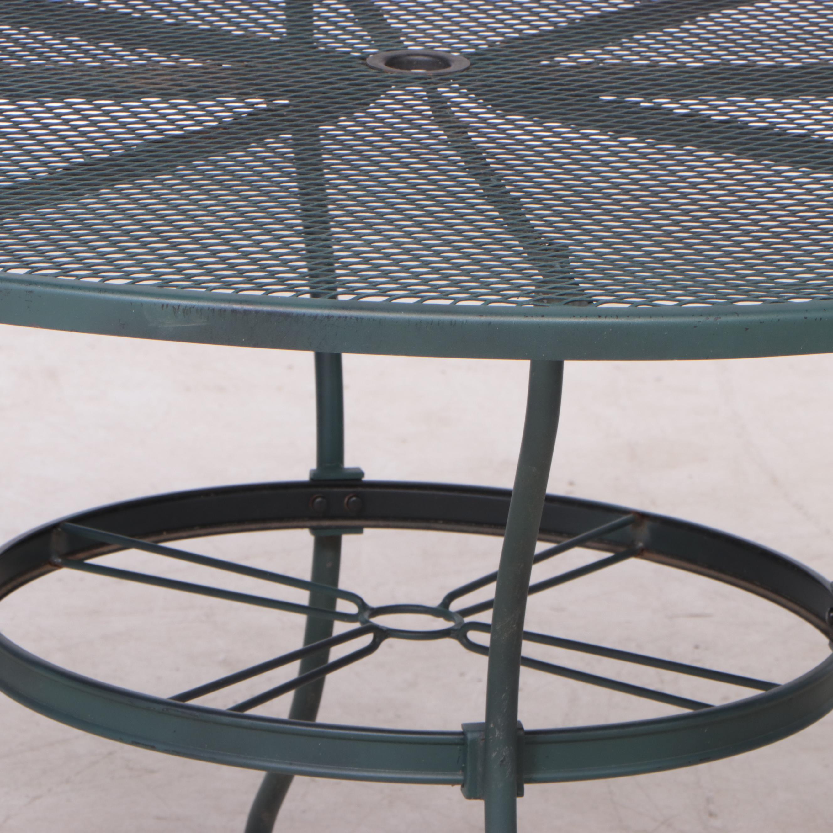 Green Painted Metal Mesh Patio Dining Table and Chairs