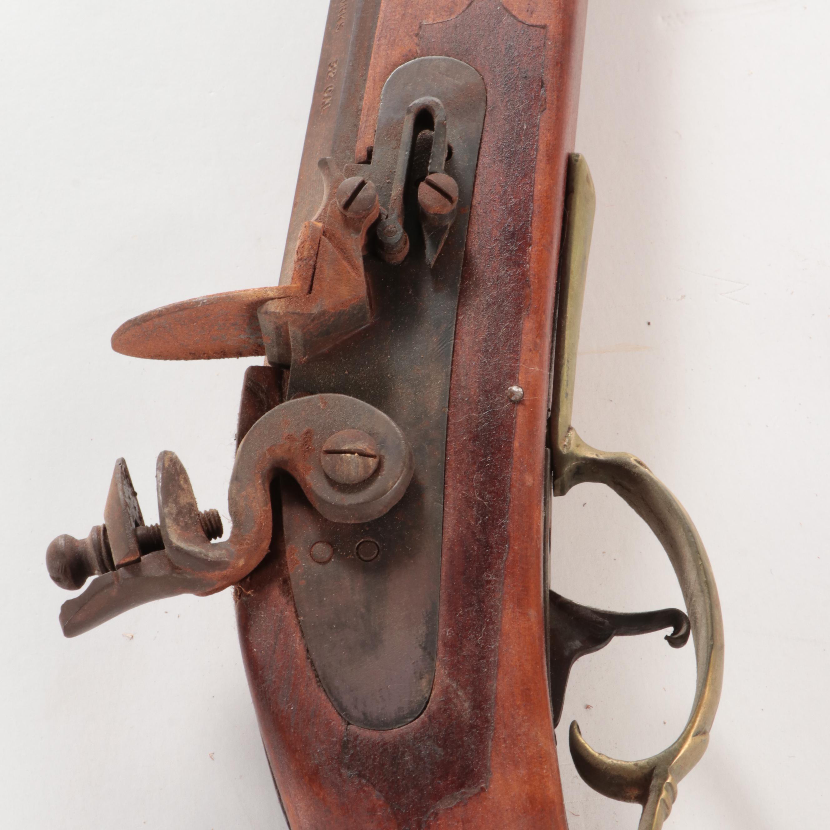 Dixie Gun Works .32 Flintlock Rifle with Powder Horn