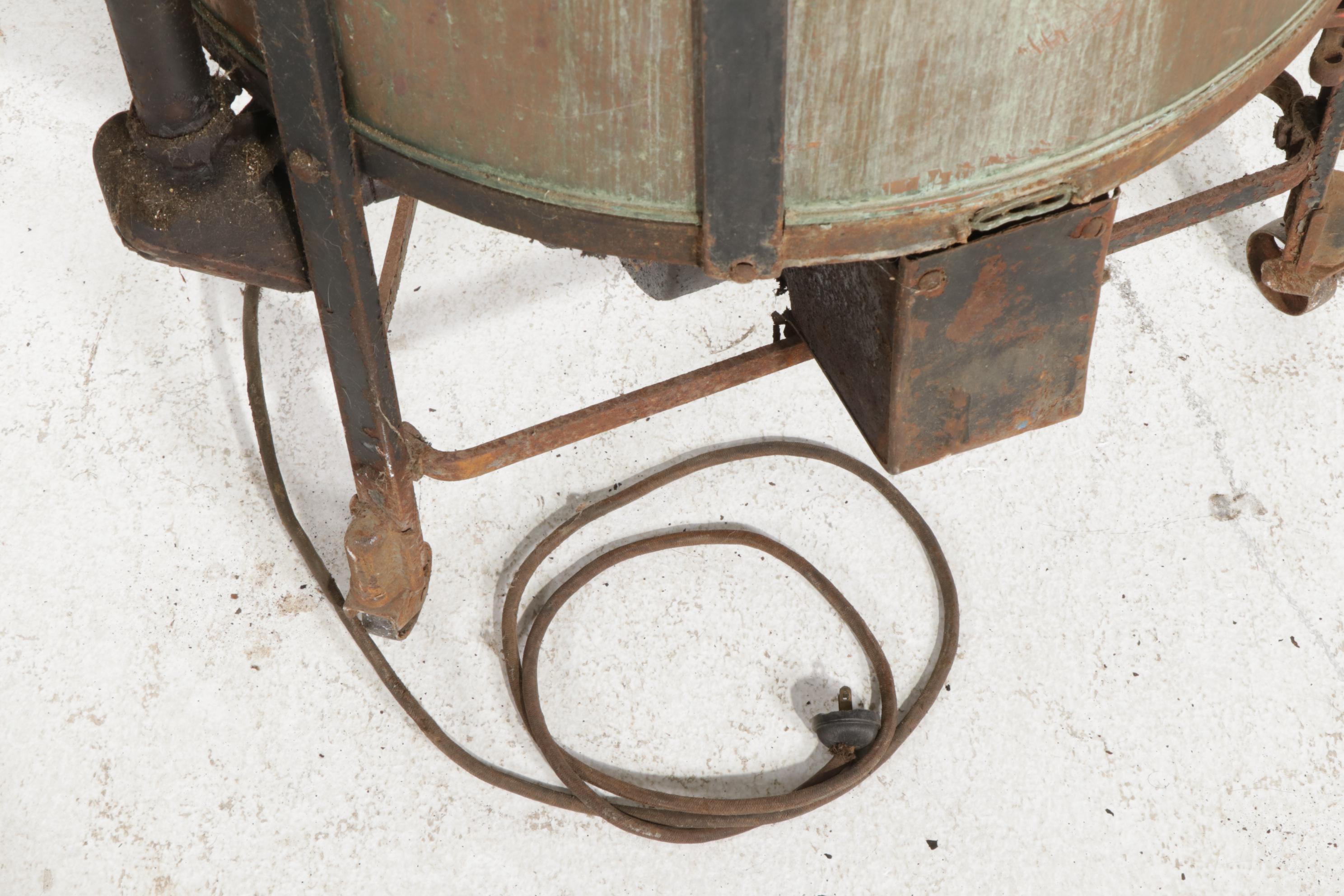 Syracuse "Model M" Copper Tub Washing Machine with "Easy" Ringer, Early 20th C