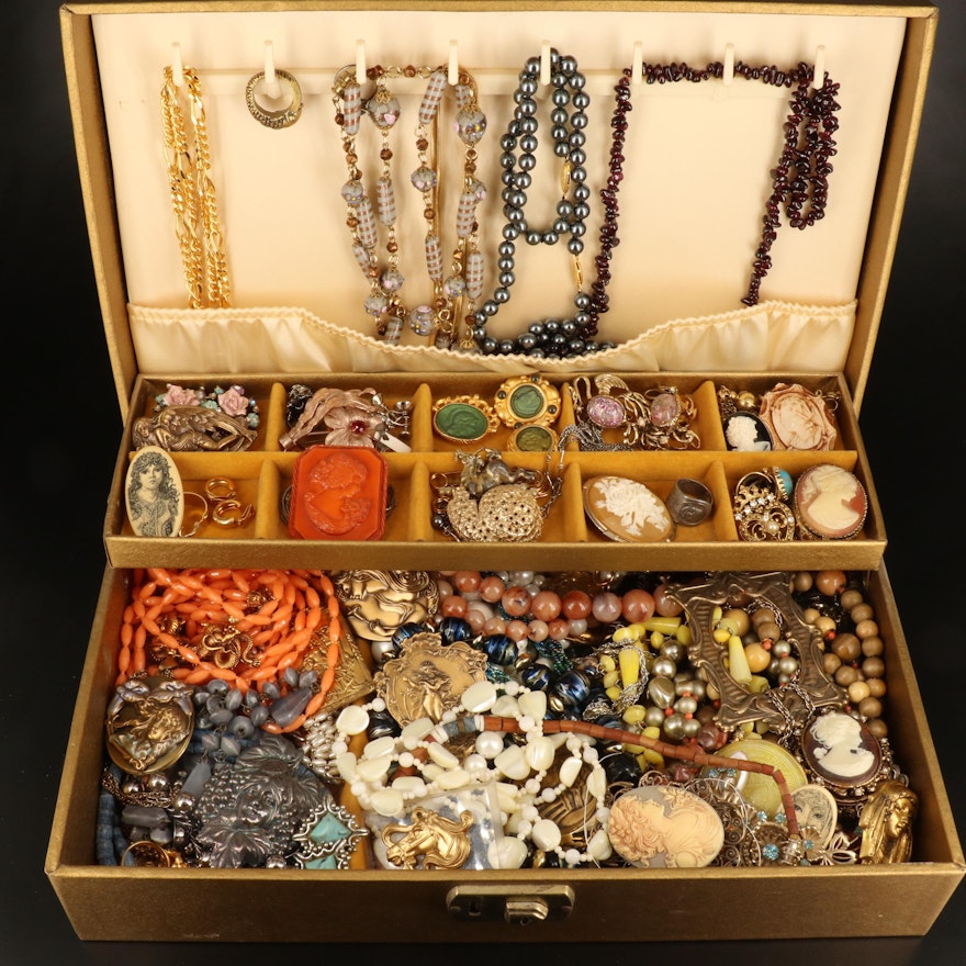 Uncommon Discoveries: Jewelry Collection