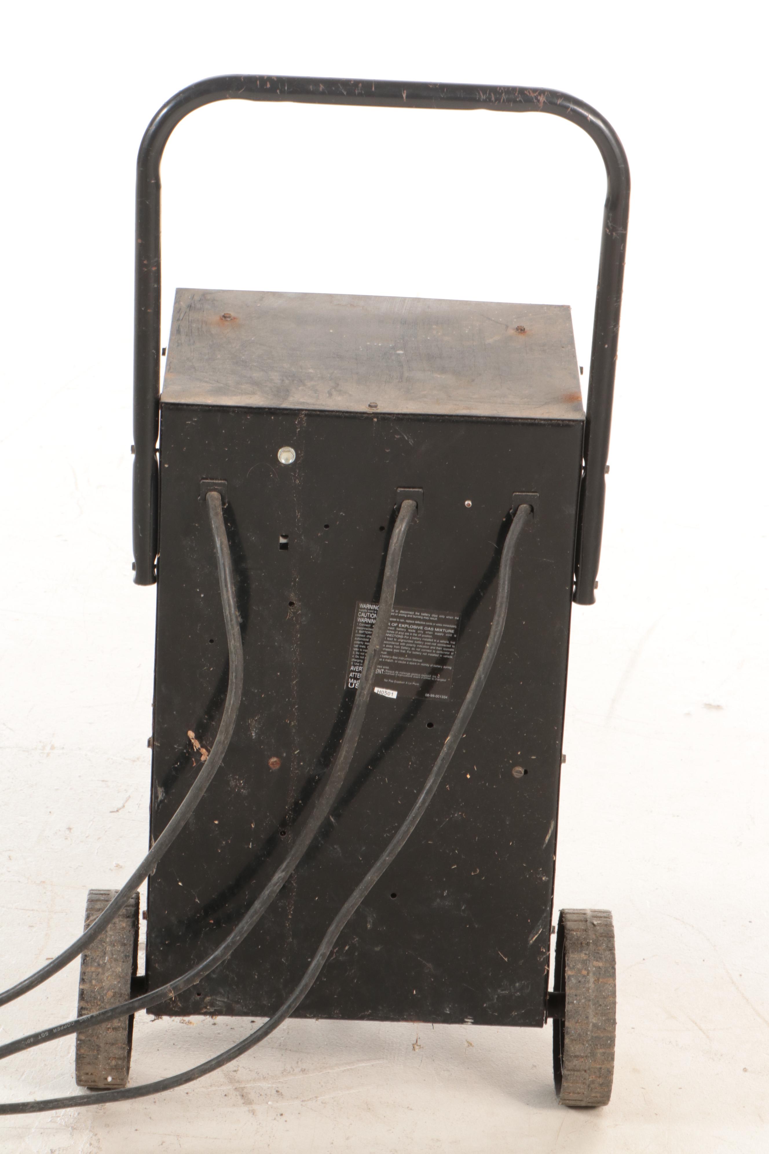 Schumacher IO/40 Amp Charger 100/200 Amp Starter/Charger for 6/12-Volt Batteries