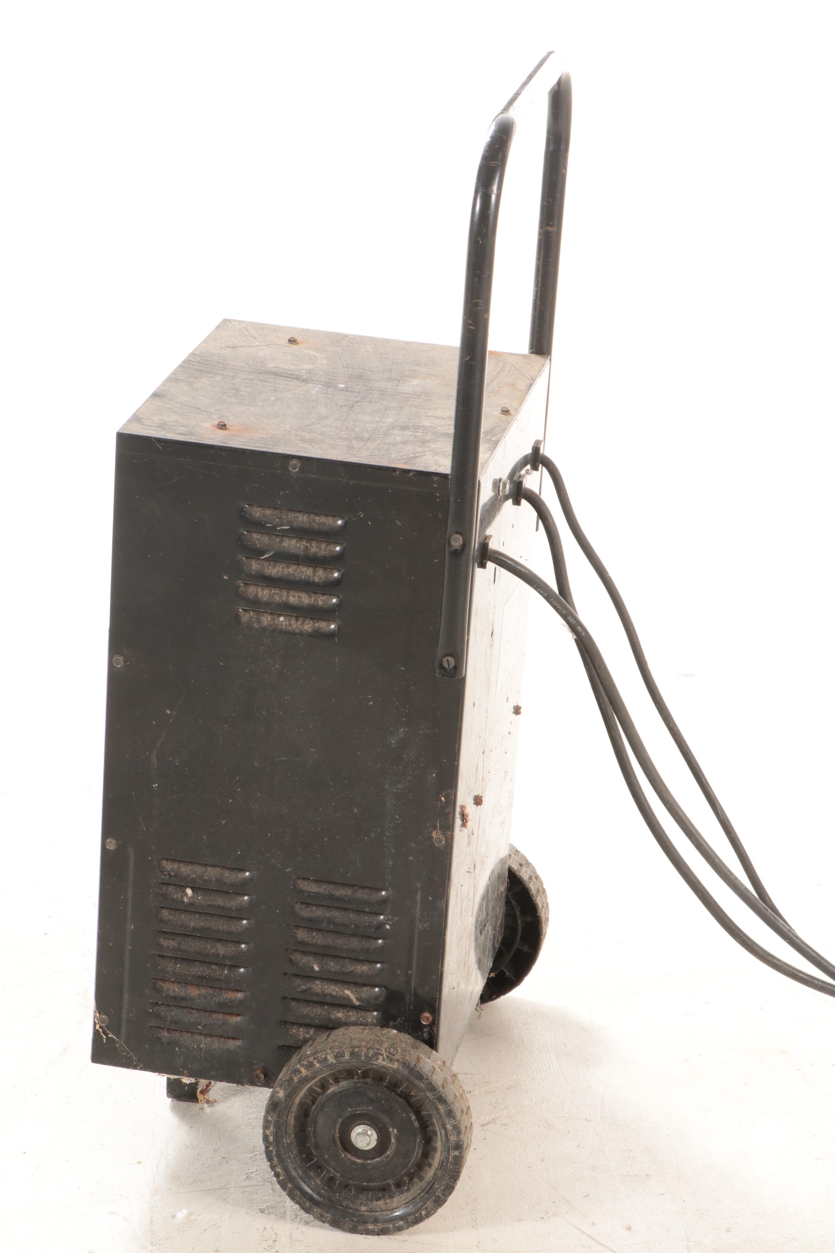 Schumacher IO/40 Amp Charger 100/200 Amp Starter/Charger for 6/12-Volt Batteries