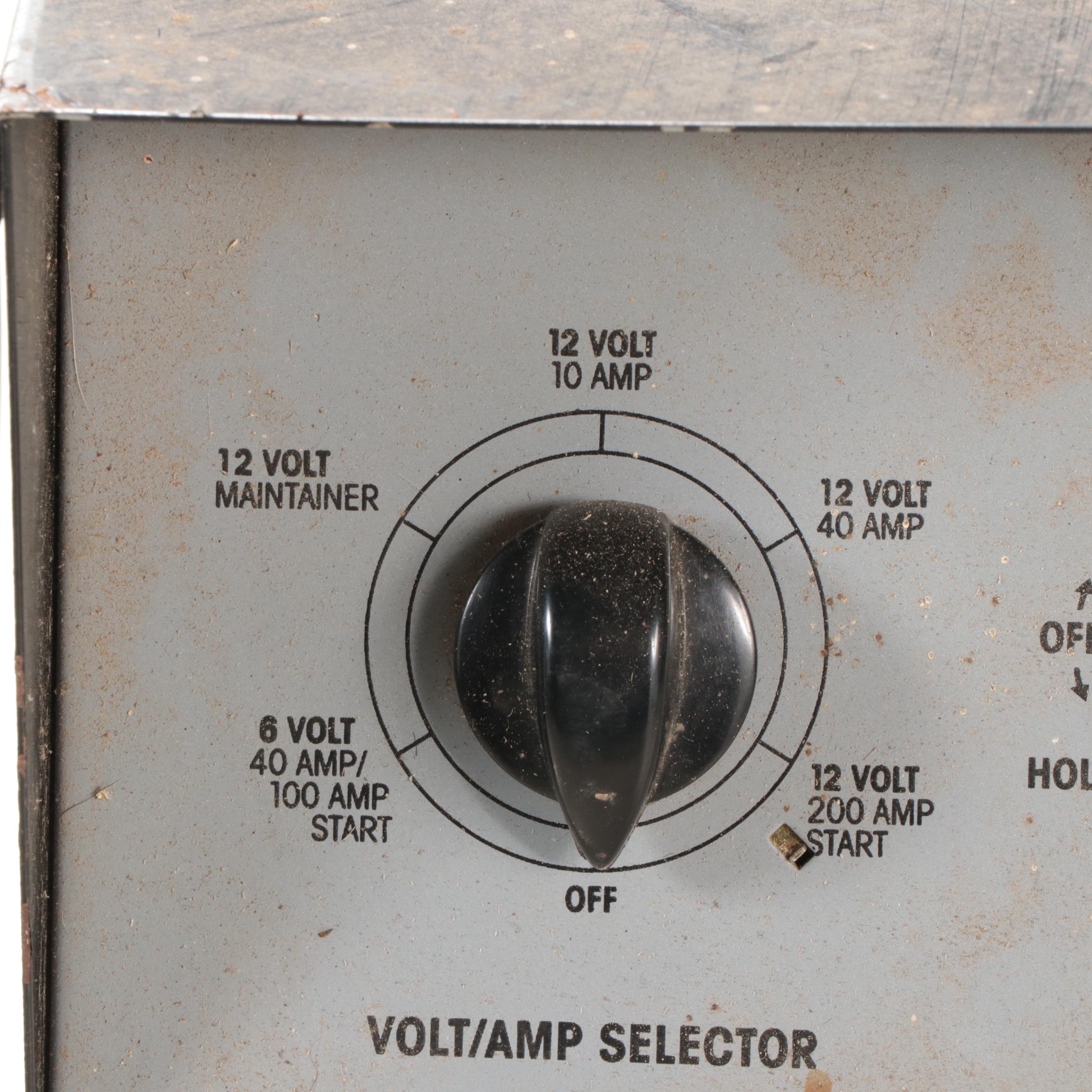 Schumacher IO/40 Amp Charger 100/200 Amp Starter/Charger for 6/12-Volt Batteries