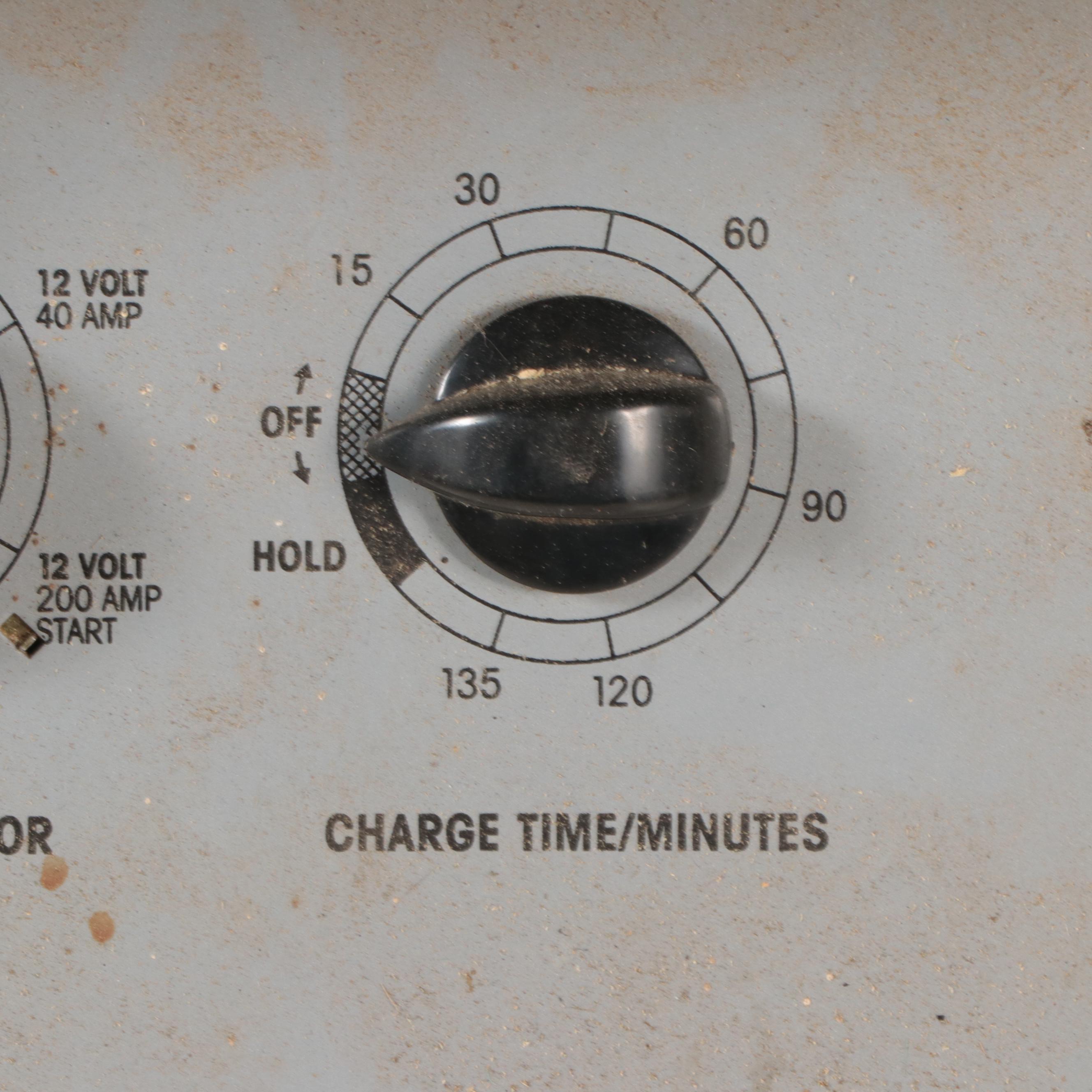 Schumacher IO/40 Amp Charger 100/200 Amp Starter/Charger for 6/12-Volt Batteries
