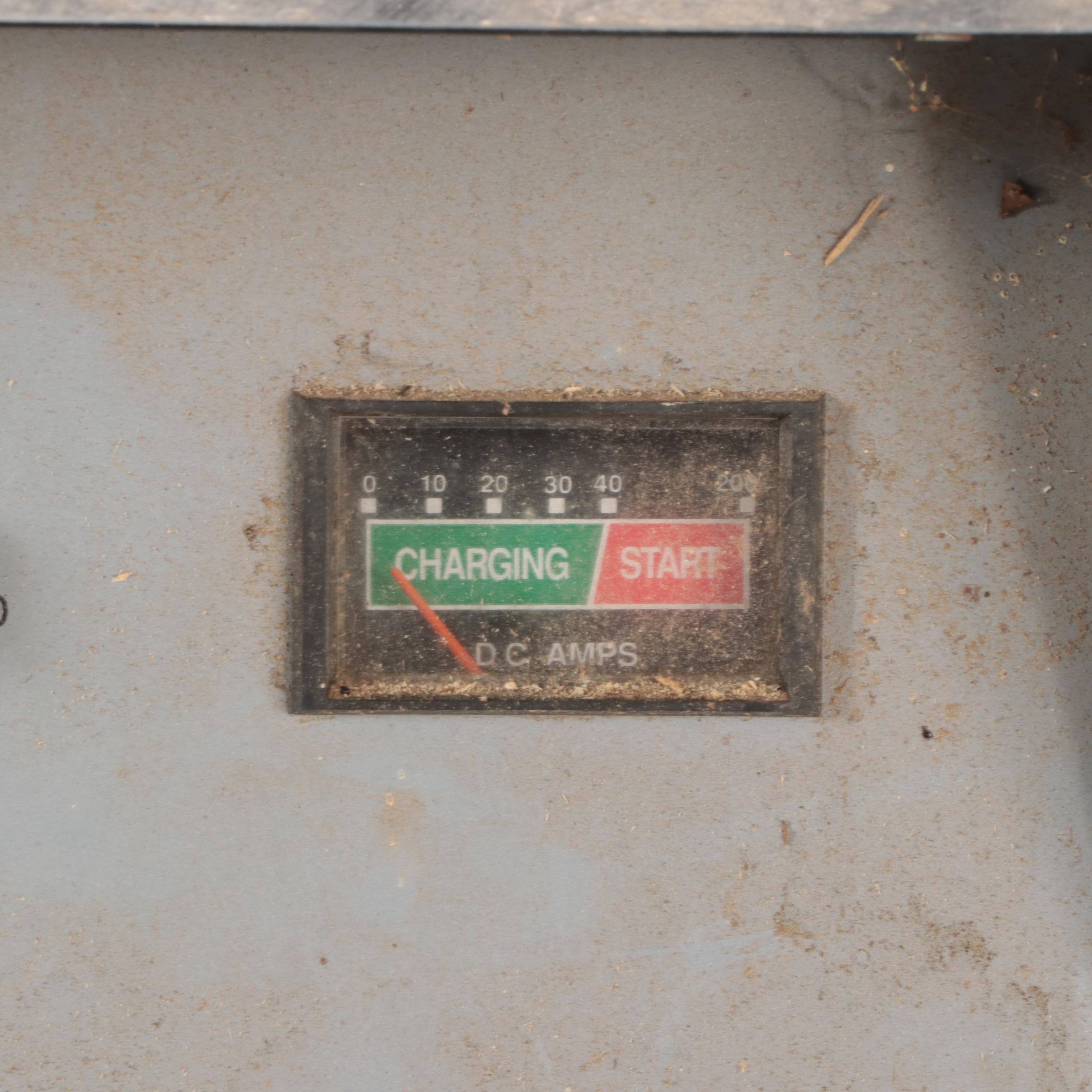 Schumacher IO/40 Amp Charger 100/200 Amp Starter/Charger for 6/12-Volt Batteries