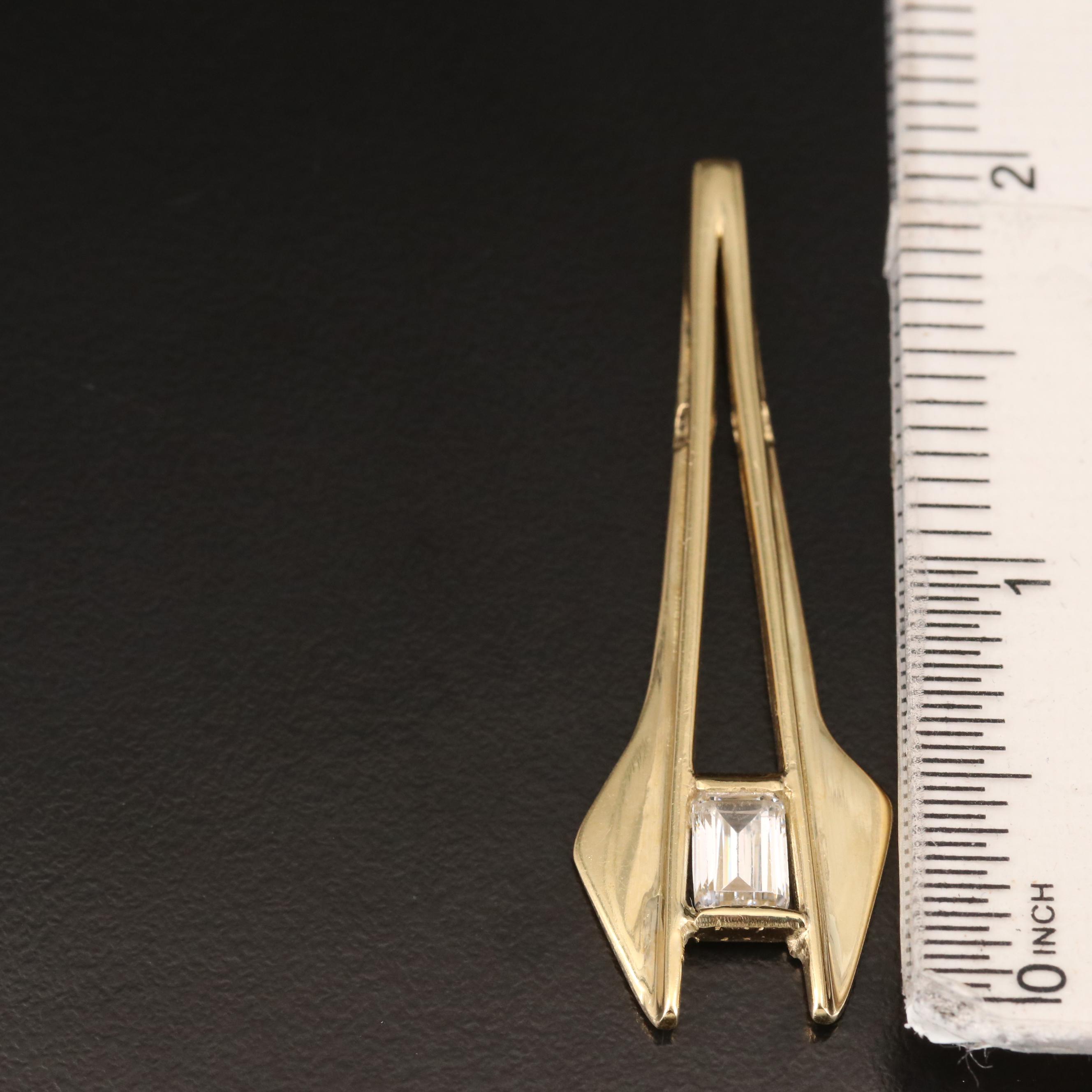 Modern 18K Cubic Zirconia Pendant