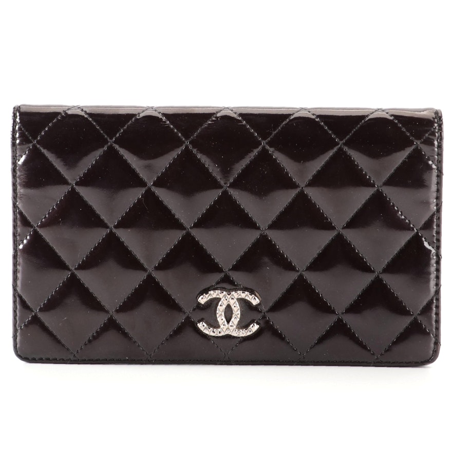 Chanel CC L Yen Wallet in Quilted Patent Leather
