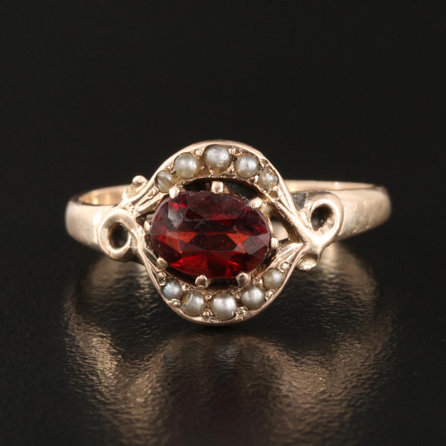 10K Garnet and Imitation Pearl Ring