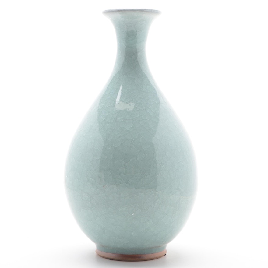 Chinese Celadon Crackle Glaze Yuhuchunping Vase