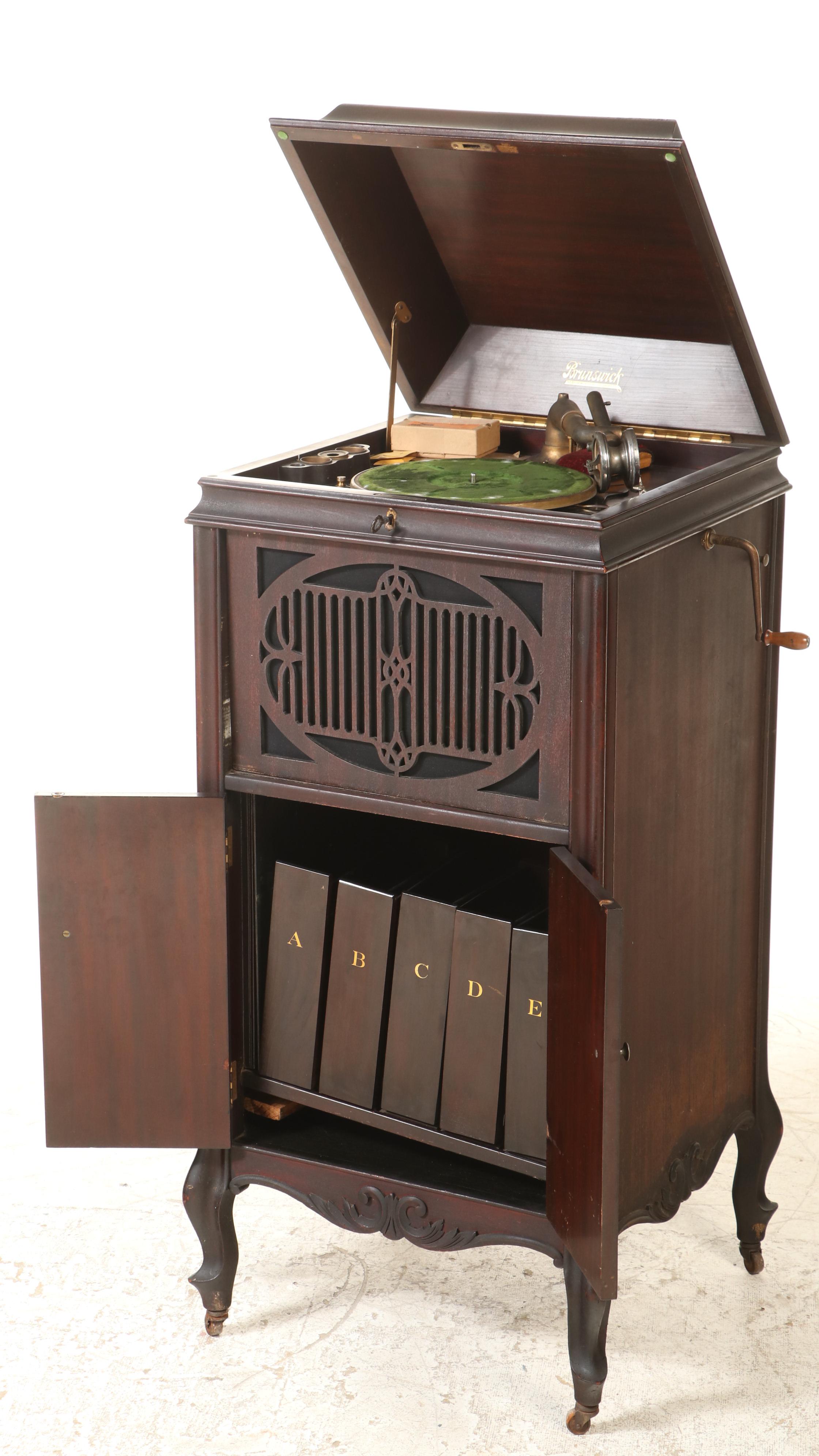 Brunswick Model 117 Mahogany Phonograph