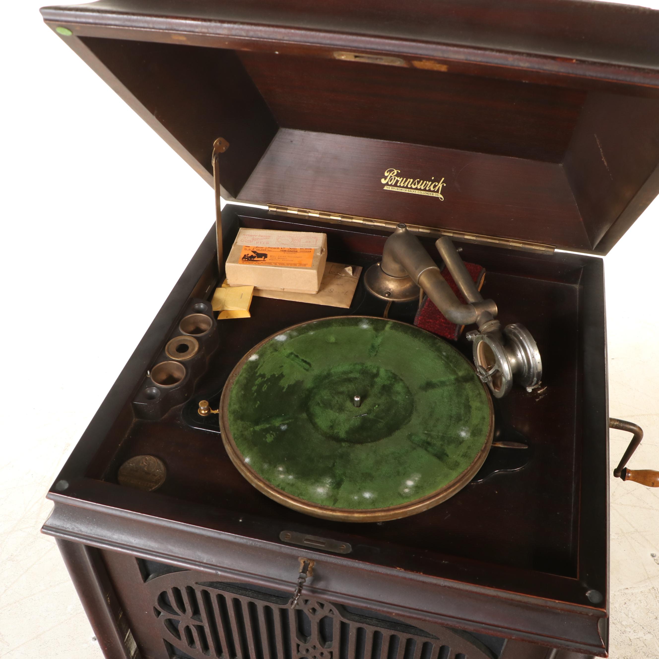 Brunswick Model 117 Mahogany Phonograph