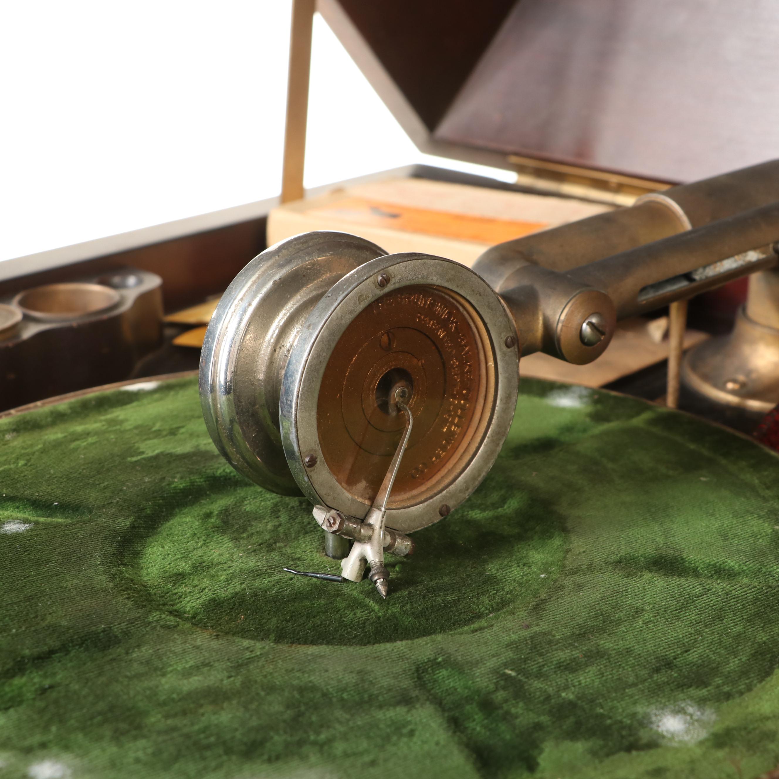 Brunswick Model 117 Mahogany Phonograph