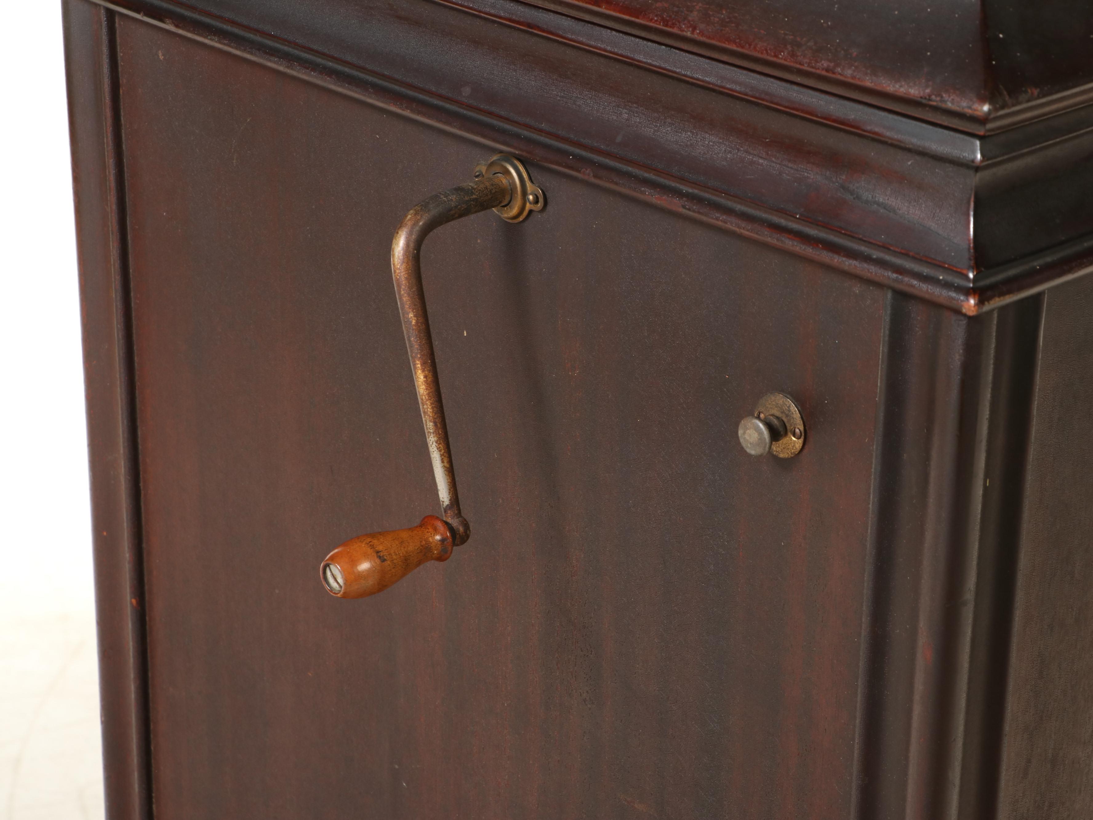 Brunswick Model 117 Mahogany Phonograph