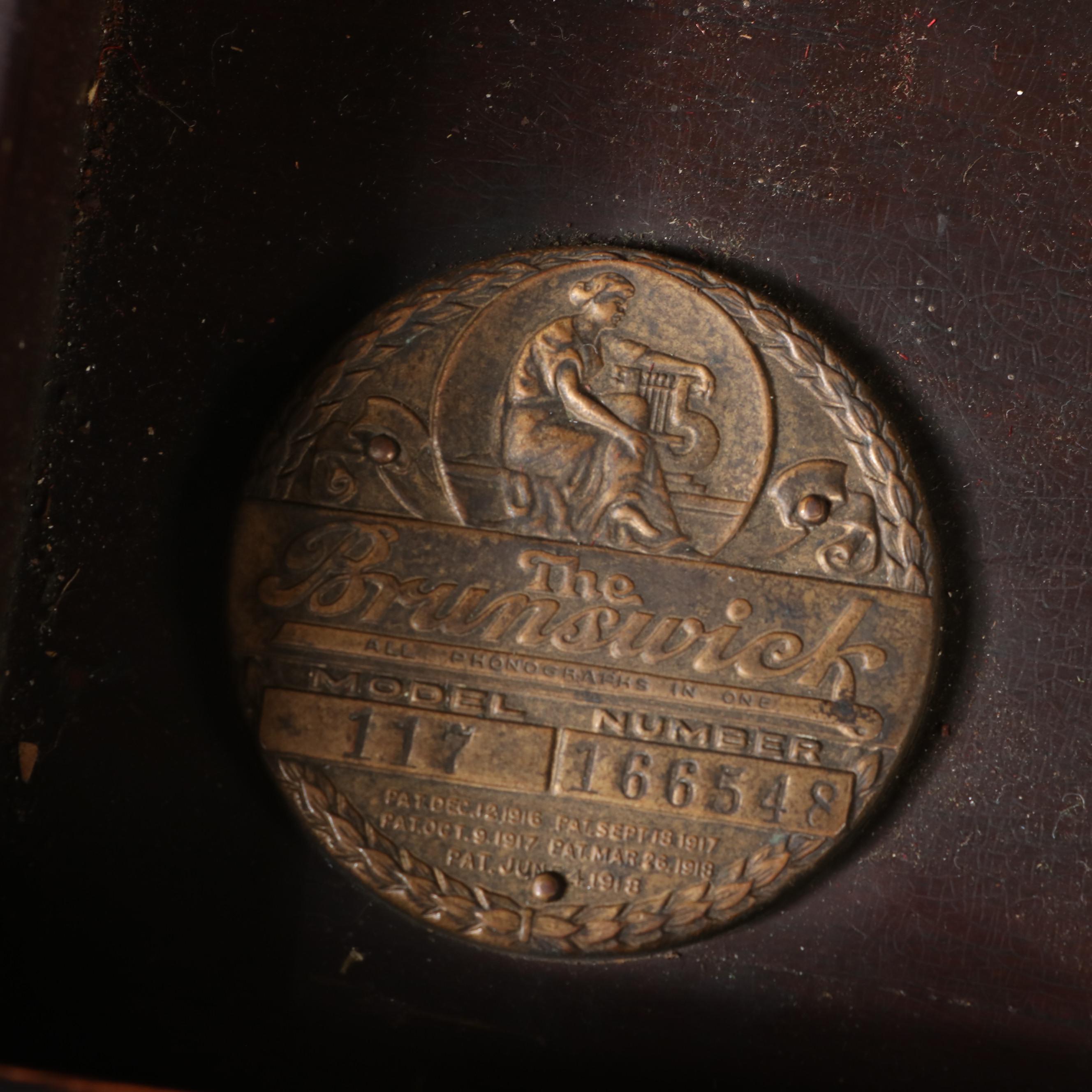 Brunswick Model 117 Mahogany Phonograph