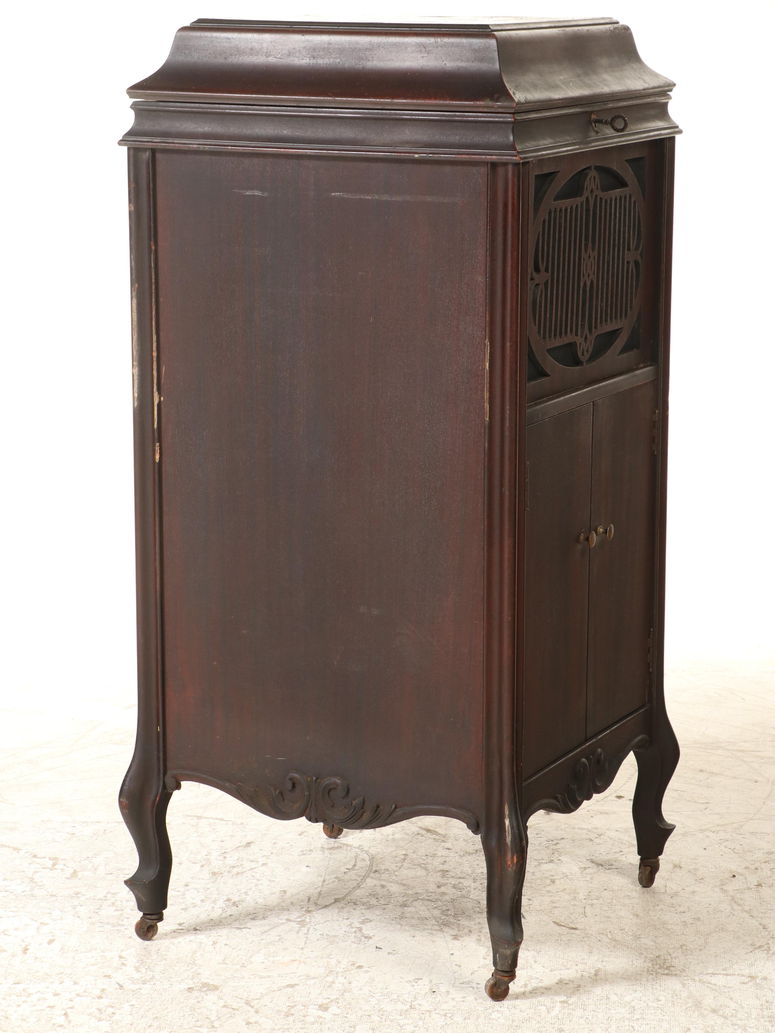 Brunswick Model 117 Mahogany Phonograph