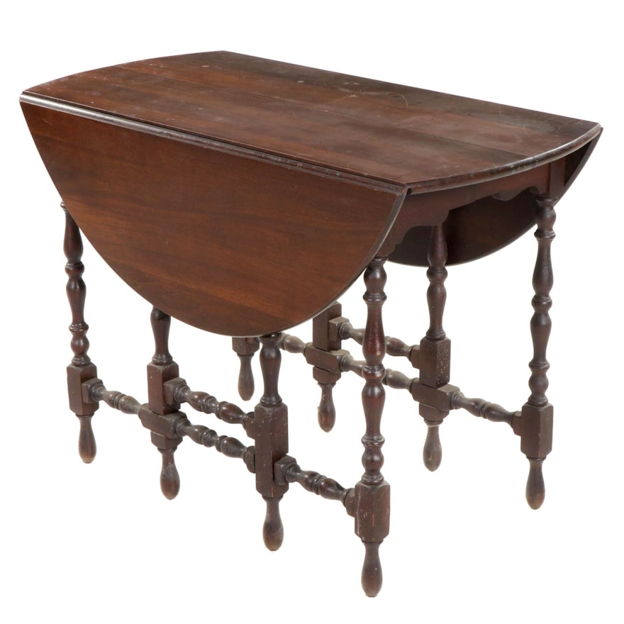 William and Mary Style Walnut Gate-Leg Extension Dining Table, Late 20th Century